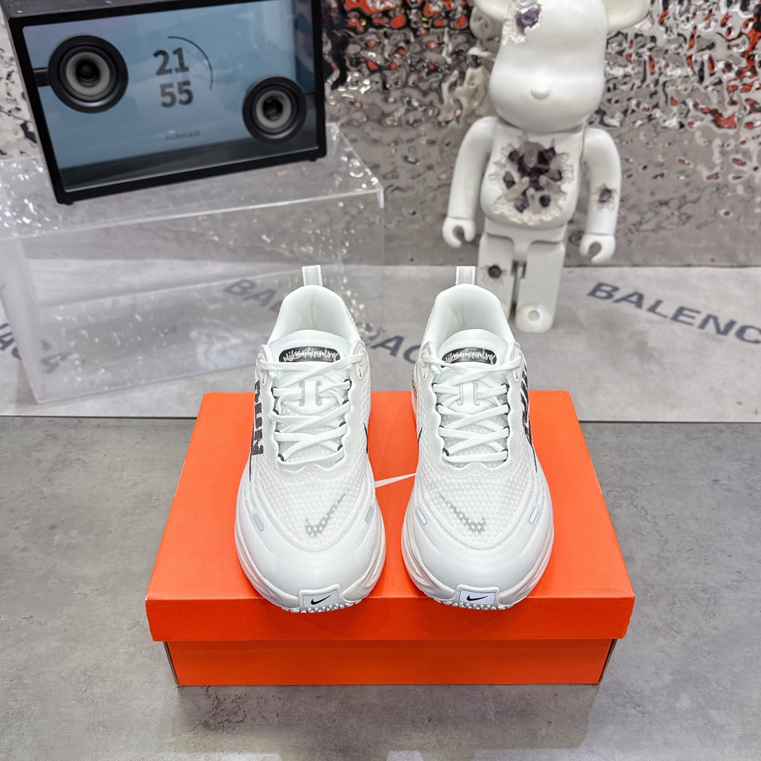 NO:615781,Nike Air Zoom Vomero 18 running shoes Mairo 18 running shoes New technology developed in advance of original shoes Sports training commuting running shoes Differentiated from the real standard version on the market Comfortable and versatile, shock-absorbing, non-slip and breathable, real Zoom cushioning technology embedded, while having urban commuting attributes Size 36 36.5 37.5 38 38.5 39 40 40.5 41 42 42.5 43 44  45,casual shoes/sports shoes,sneakers19860909Nike Air Zoom Vomero 18跑鞋 迈柔18跑步鞋 全新科技提前原鞋开发 运动训练通勤跑鞋 区别市面真标版本 舒适百搭减震防滑透气,真正的Zoom缓震科技嵌入,同时兼备城市通勤属性 尺码36 36.5 37.5 38 38.5 39 40 40.5 41 42 42.5 43 44 45,休闲鞋/运动鞋,sneakers,Women's Shoes