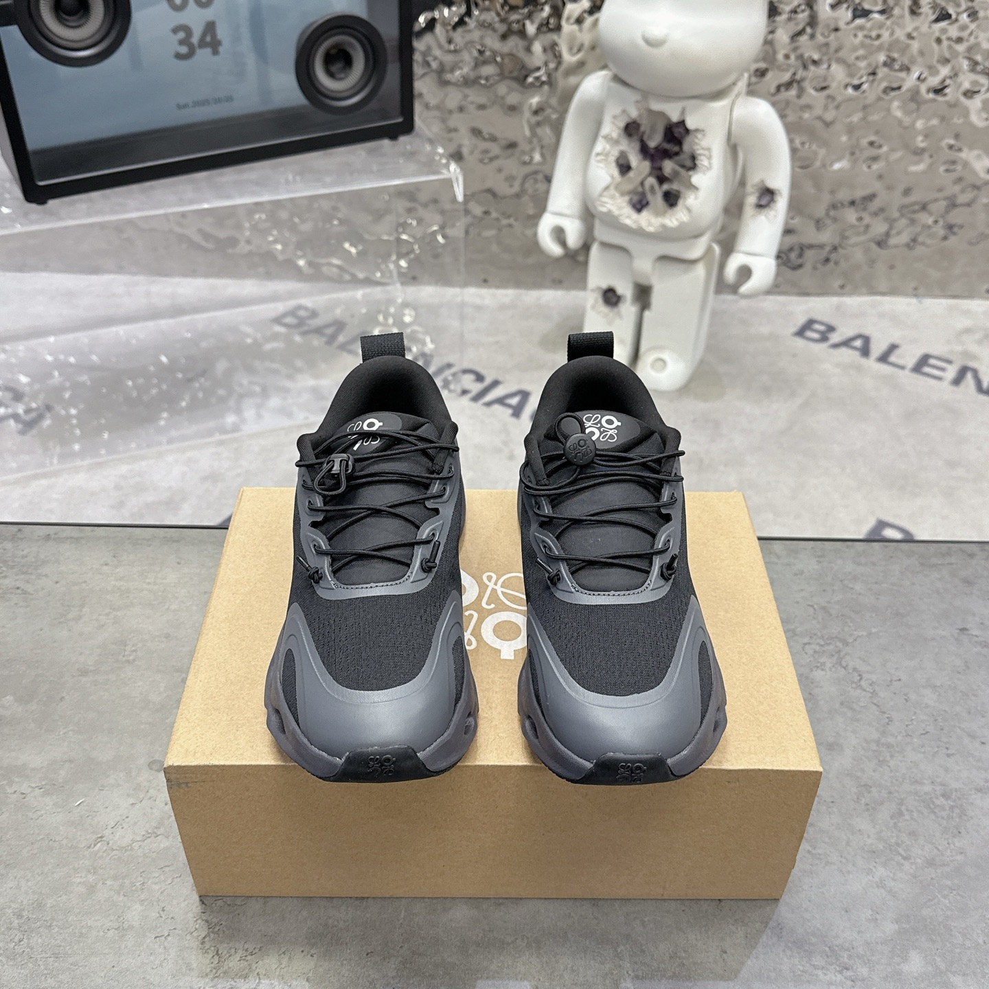 NO:615766,The latest 2026 LOEWEOn X joint running shoes Cloudsolo Loewe 3.0, no laces, comfortable and versatile, low-top running shoes, same style for men and women, lightweight outdoor sports shoes, size: 36 37 38 39 40 41 42 43 44 45, casual shoes/sports shoes, loewe, loewe, sneakers198609092026最新款 罗意威LOEWEOn昂跑 X联名款跑鞋 Cloudsolo Loewe 3.0 免系鞋带 舒适百搭 低帮跑步鞋 男女情侣同款 轻便户外运动鞋 尺码: 36 37 38 39 40 41 42 43 44 45,休闲鞋/运动鞋,loewe,loewe,sneakers,Women's Shoes