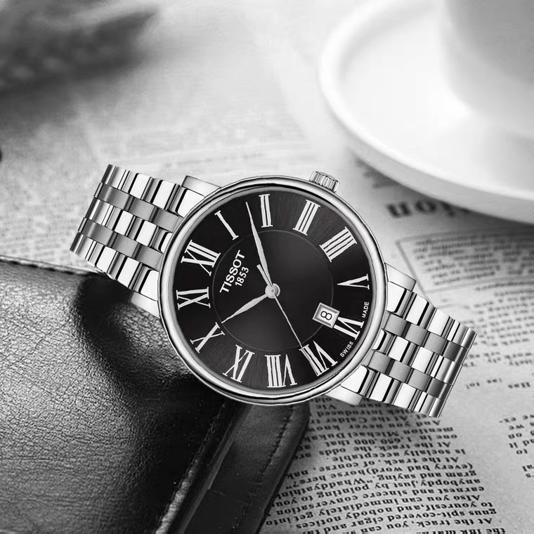💰300【黄晓明同款】
TISSOT 天梭 卡森臻我系列 石英机芯 罗马刻度简约休闲男表T122.410.11.033.00
从拂晓到黄昏,从薄暮到夜色,穿梭于不同的场景,在瞬息万变的角色转换中,每一个角色都因 “我”而生。这一刻,天梭表用镜头捕捉都市新青年,在一天中的不同时刻和角色。无论角色如何转变,他们始终游刃有余,自如呈现真实的自我。
天梭表沉淀166年制表工艺,将魅力四射的都市活力倾注于卡森臻我系列腕表中,以经典时尚的表款设计匹配当代都市新青年简约优雅的风范无畏前行,做真实的自己。
颜色:黑色
表盘:40mm
表镜:蓝宝石强化玻璃
配专柜全套礼盒包装