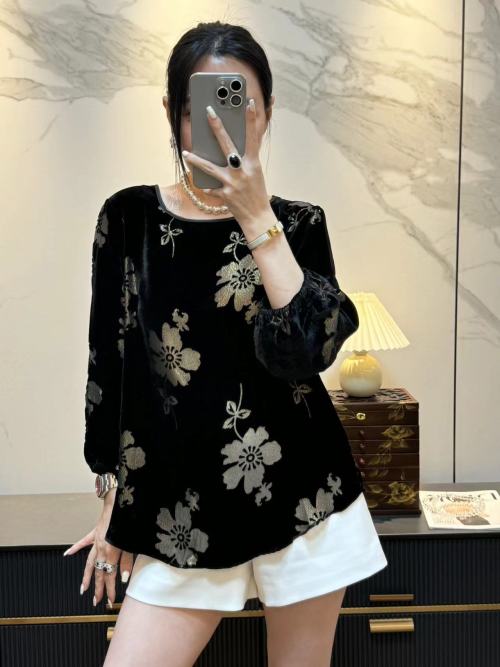 Elegant Floral Velvet Blouse - Spring 2025 Collection 1 Elegant Floral Velvet Blouse - Spring 2025 Collection