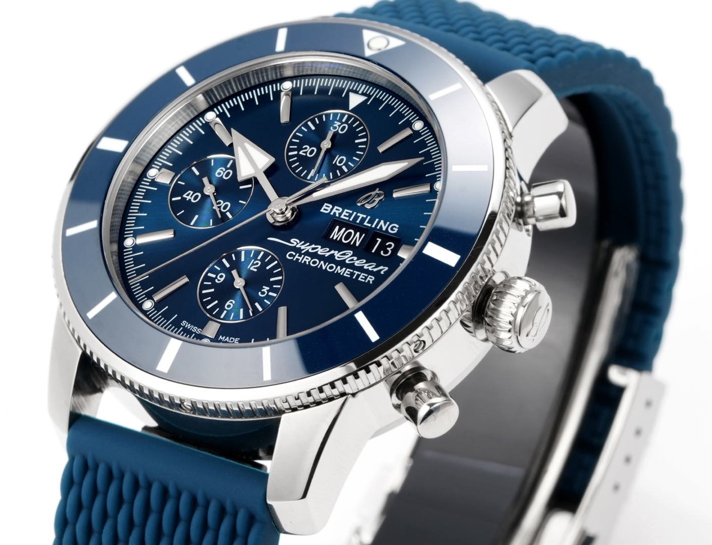 Title: BLS V2 Double Calendar Watch Review: 100-Year Spirit, Ocean Culture, and Time Functions Summary: The BLS V2 watch features a durable design, panda clock, and classic - 图片 4
