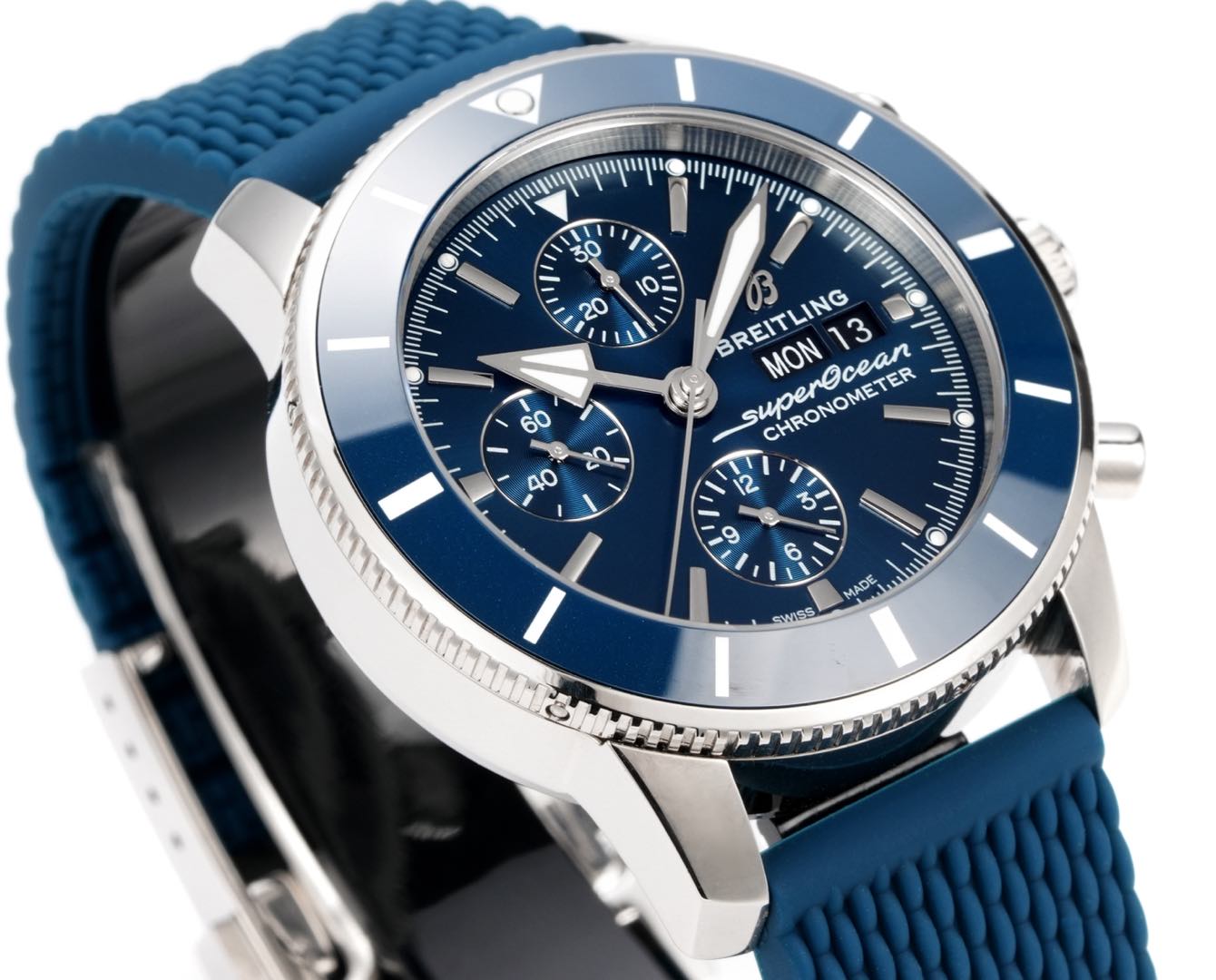Title: BLS V2 Double Calendar Watch Review: 100-Year Spirit, Ocean Culture, and Time Functions Summary: The BLS V2 watch features a durable design, panda clock, and classic - 图片 5