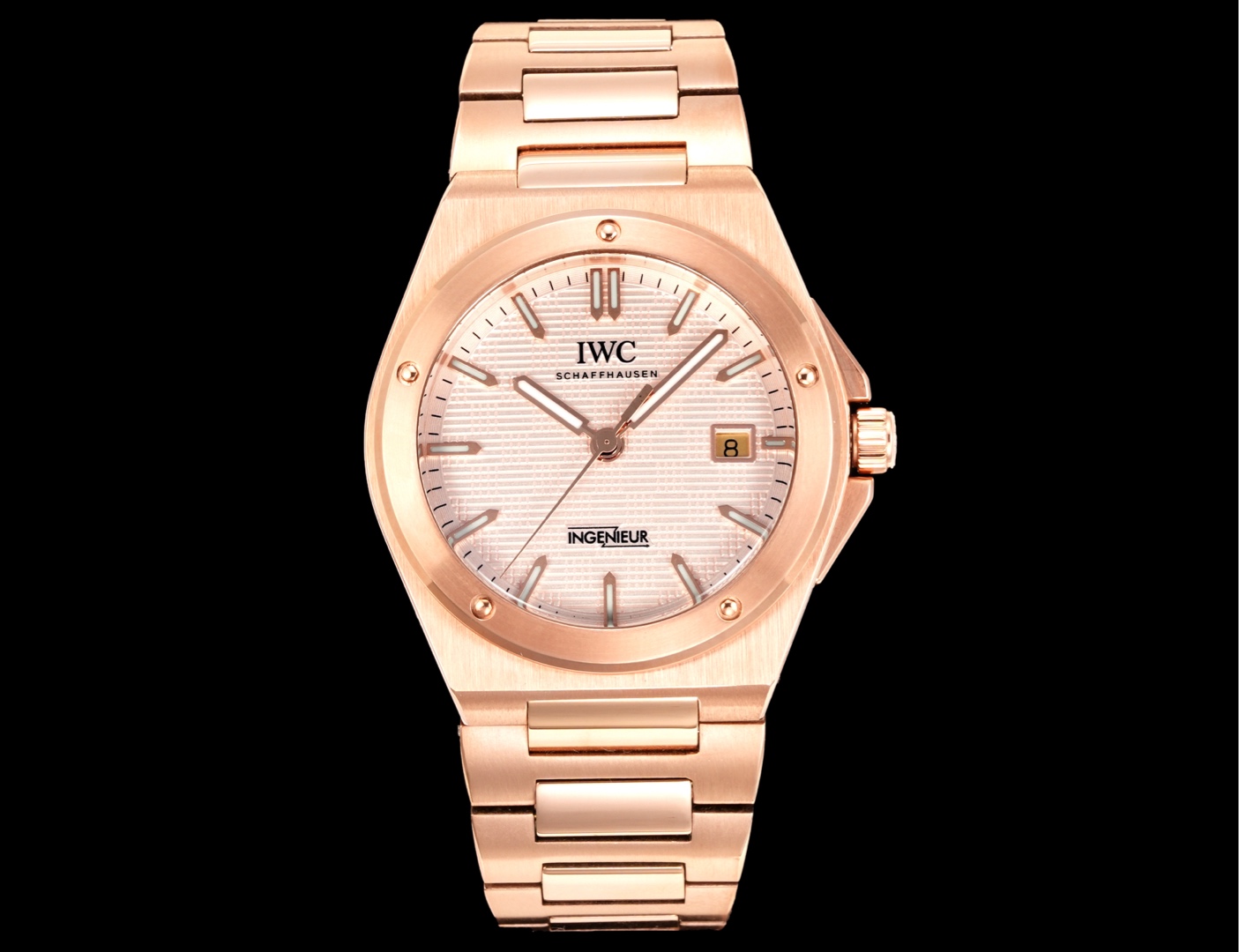 NO:641634,gold black  IWC Engineer series watches do not have any special functions, only three hands and date display, unabashedly and vividly showing the luxurious and sporty atmosphere of the Engineer series [Movement] BLS still adheres to the principle of high cost performance, low price and affordable, using 2892/2824 (optional) automatic mechanical movement with zero repair [Case]  The case is made of 316 stainless steel, with flawless white lines and clear and smooth lines. The ring is equipped with five screws and the bezel is bright and eye-catching. The size is 40mm/14mm and the thickness is the same as the original 10.8. [Dial] The large checkered text is filled with fluorescent powder. It is bright in color and has sharp contrast under the sun. The scale is filled with exclusive luminous light, which absorbs light quickly and has high durability.  , decorated with 'INGENIEUR' logo, sapphire mirror, ice sapphire blue luminous effect!  [Bracelet] 316 stainless steel bracelet with brushed texture on the case, equipped with a three-fold push-button buckle, iwc19860909金黑 IWC万国工程师系列腕表,没有任何特殊功能,仅三针和日期显示,毫不遮掩、淋漓尽致地展现工程师系列的奢华运动气息【机芯】BLS出品仍然秉承高性价比,低廉实惠的原则,采用2892/2824(任选)自动机械机芯零返修【表壳】表壳采用316精钢拉沙洁白无瑕线条清晰流畅,圈口配五颗螺钉镶嵌表圈璀璨夺目,尺寸40mm/14mm与正品厚度一致10.8【表盘】采用荧光粉填充大型格纹字面,阳光下色泽明亮,对比度鲜明,刻度配以独家夜光填充,吸光快持久度高 ,饰有「INGENIEUR」标志,蓝宝石镜面,冰宝蓝夜光效果佳！【表链】316精钢表链同步表壳拉丝纹路,配三折式按压式扣,,iwc,Watch