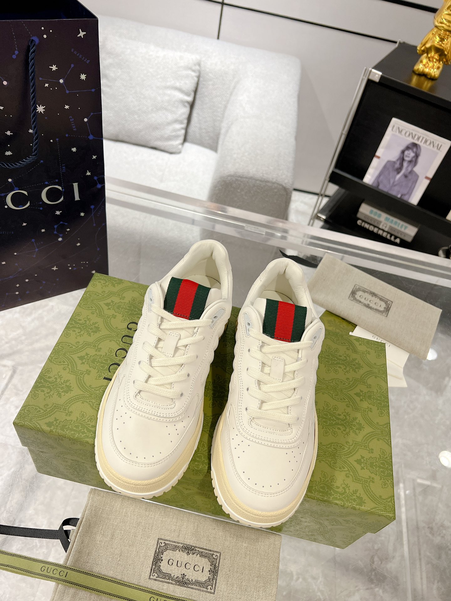 Can you buy knockoff
 Gucci Skateboard Shoes Sneakers China Sale
 White Cowhide Vintage Sweatpants