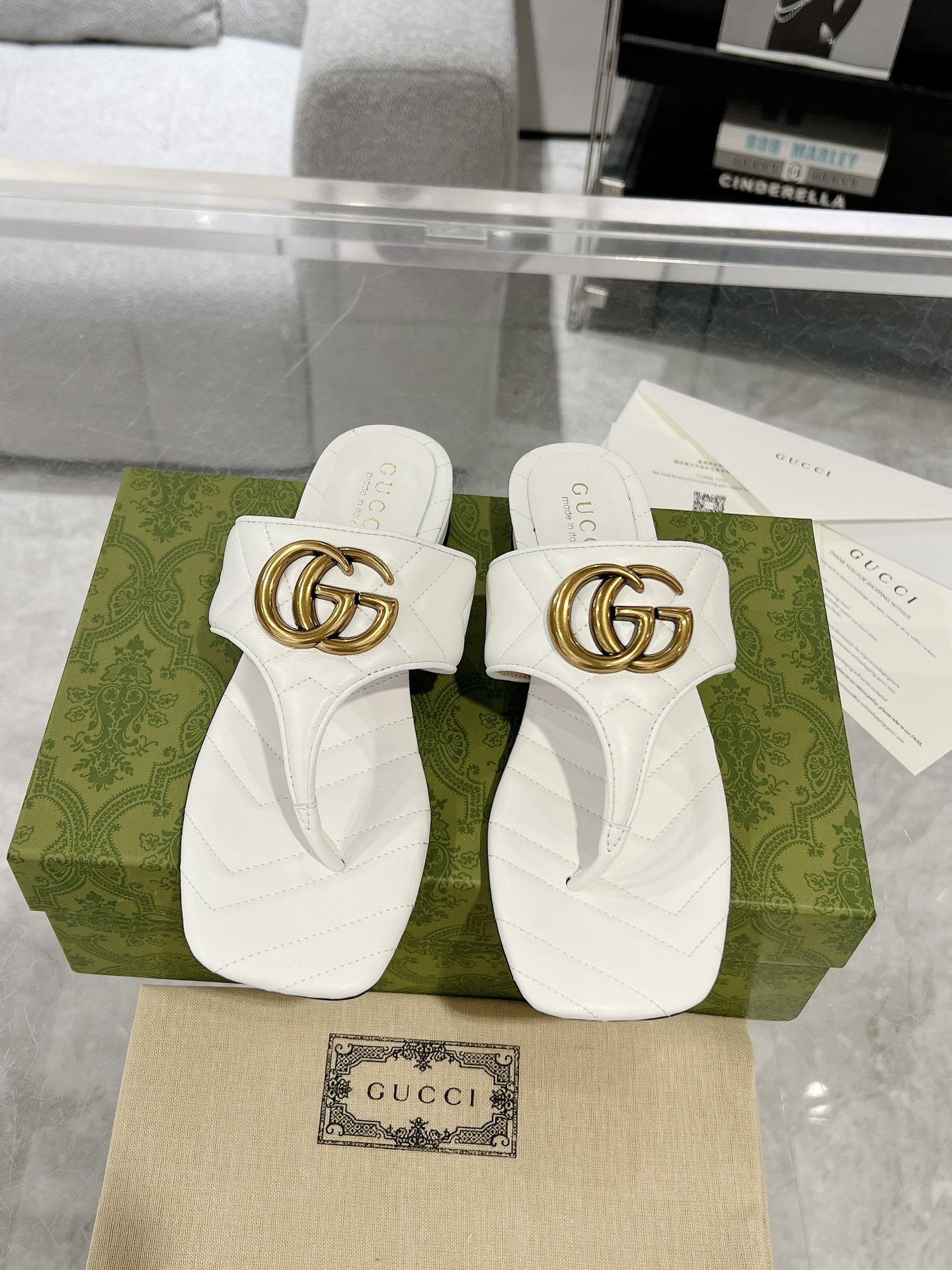 Gucci Marmont Tani
 Buty Sandały Biały Prawdziwa skóra Skóra owcza