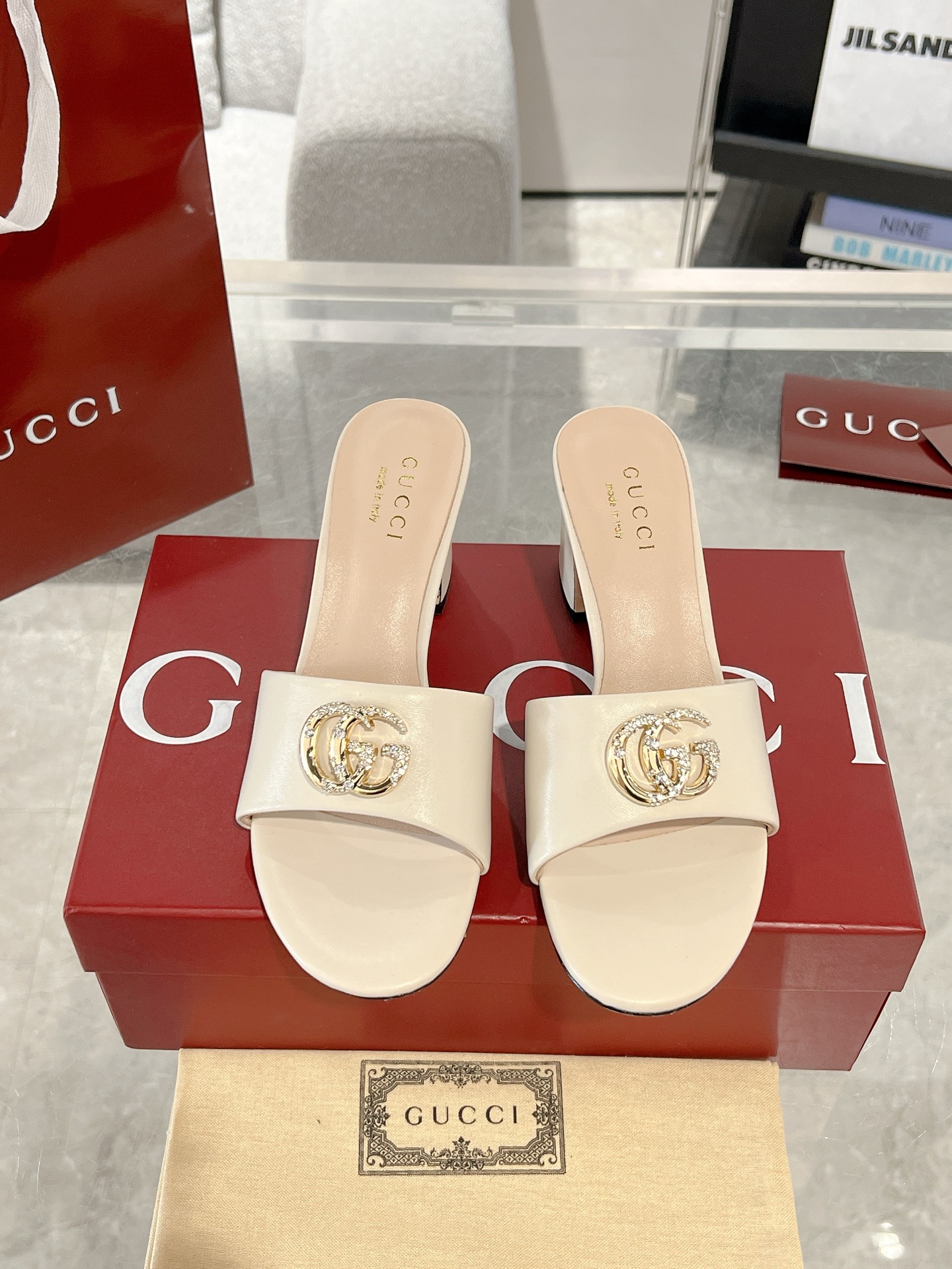 NO:171204,Gucci 25ss Spring new product, double G high-heel slippers, high-end version recommendation, original version purchased for counter purchase, all details, materials, all the same as what you bought in counter, upper cowhide, sheep, genuine leather outsole, heel height 6.5cm size: 35-42 (40.41.42 custom made without return or exchange), slippers, gucci, slippers, cowhide, Leather soles19860909Gucci 25ss春季新品 双G高跟拖鞋 高端版推荐 专柜购买原版一比一打造 所有细节 材料 全部跟你在专柜买到的都一样 鞋面牛皮 羊里 真皮大底 跟高6.5cm码数:35-42（40.41.42定做不退换）,拖鞋,gucci,slippers,cowhide,Leather soles,Women's Shoes