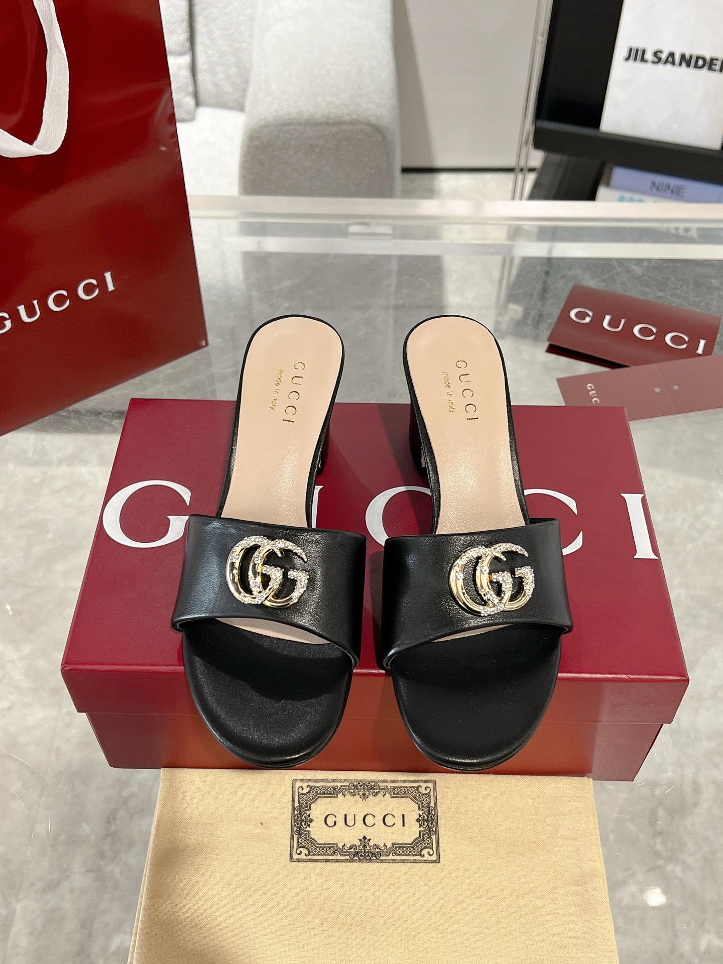 NO:171210,Gucci 25ss Spring new product, double G high-heel slippers, high-end version recommendation, original version purchased for counter purchase, all details, materials, all the same as what you bought in counter, upper cowhide, sheep, genuine leather outsole, heel height 6.5cm size: 35-42 (40.41.42 custom made without return or exchange), slippers, gucci, slippers, cowhide, Leather soles19860909Gucci 25ss春季新品 双G高跟拖鞋 高端版推荐 专柜购买原版一比一打造 所有细节 材料 全部跟你在专柜买到的都一样 鞋面牛皮 羊里 真皮大底 跟高6.5cm码数:35-42（40.41.42定做不退换）,拖鞋,gucci,slippers,cowhide,Leather soles,Women's Shoes