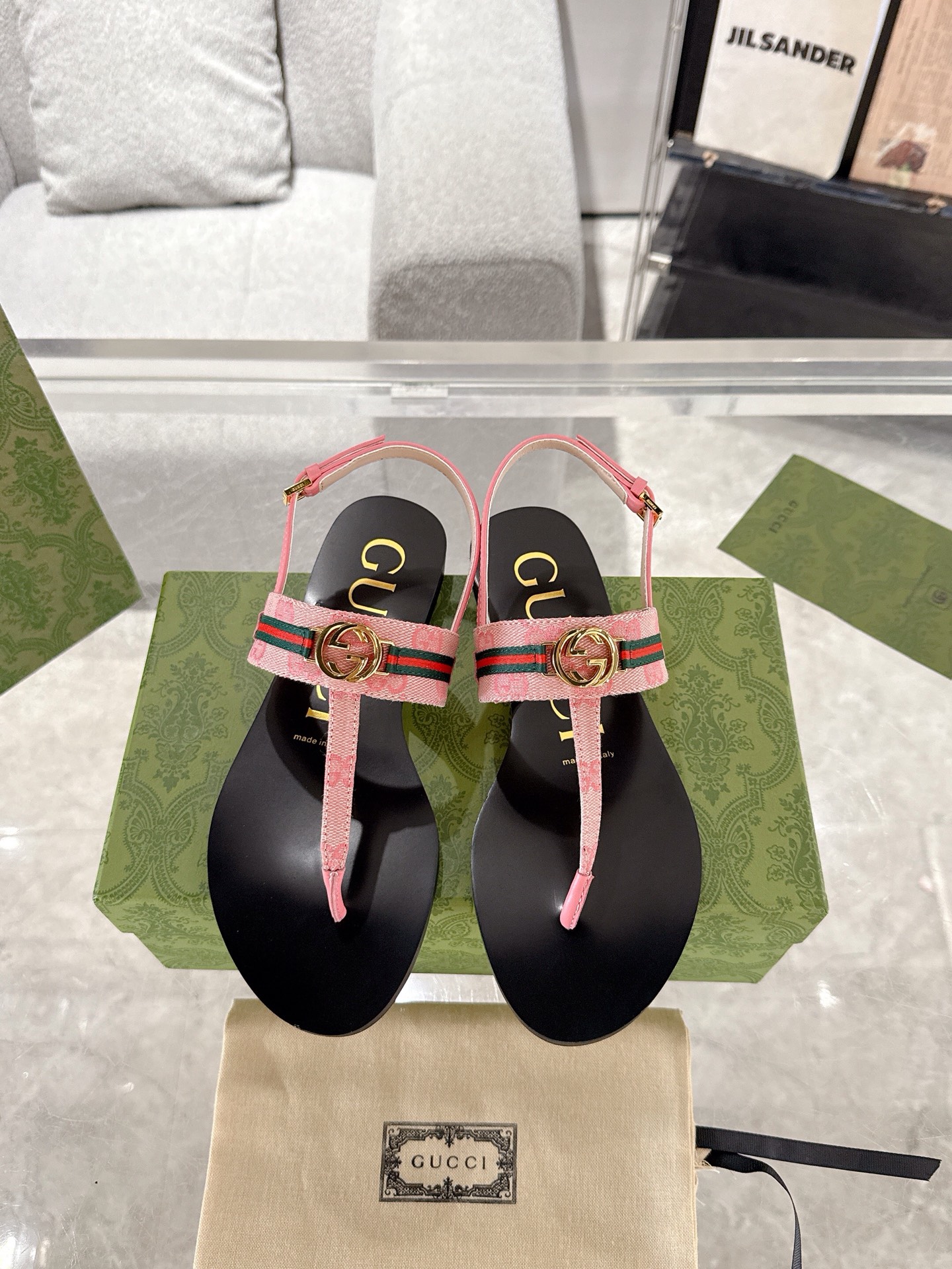NO:232553,Gucci couples' pair of G sandals, authentic one-to-one development, original materials, welcome details comparison, size: 35-44, sandals, gucci, sandals19860909Gucci情侣款夹脚双G凉鞋 正品一比一开发 原版材料 欢迎细节对比 码数:35-44,凉鞋,gucci,sandals,Women's Shoes