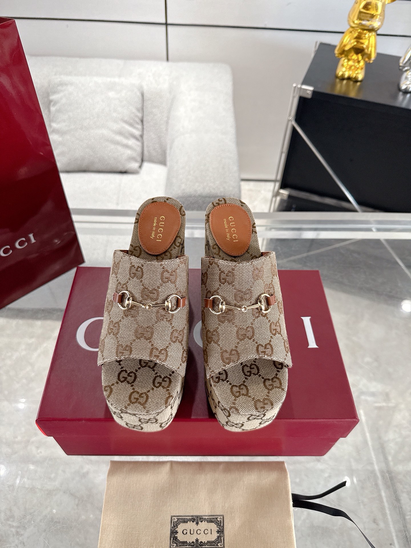 NO:262037,Gucci thick-soled classic GG canvas thick-soled slippers, leg-pulling artifact, yp one-to-one restore, all details, material, comfort, all the same as the original version, replica scale 98. Sole thickness 10cm, front 5.5cm, size 35-42 (40.41.42), slippers, gucci, slippers19860909Gucci 厚底经典GG帆布厚底拖鞋 拉腿增高神器 yp一比一还原,所有细节 材质 舒适度 全部跟原版一样了 复刻度98.底厚10cm 前5.5cm 码数35—42（40.41.42）,拖鞋,gucci,slippers,Women's Shoes