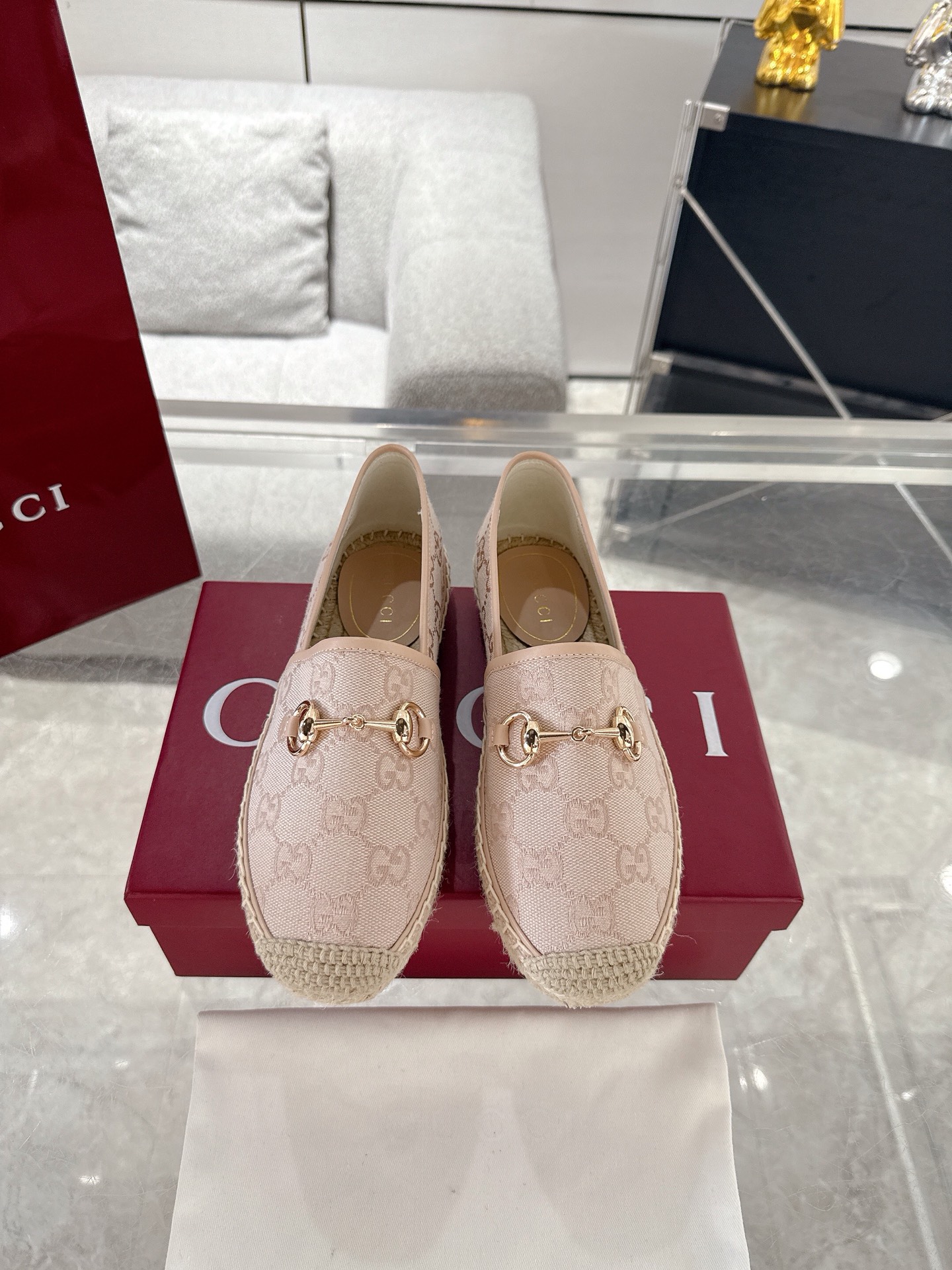 NO:262029,Gucci fisherman shoes are finally here. Counter synchronization. The must-have single items in summer have been completely disconnected. Exclusive purchase version one-to-one mold opening shipment code 35-40, fisherman shoes, gucci, espadrilles19860909Gucci渔夫鞋终于来了 专柜同步 夏天必备的单品专柜已经全线断码 独家买版一比一开模出货码数35-40,渔夫鞋,gucci,espadrilles,Women's Shoes