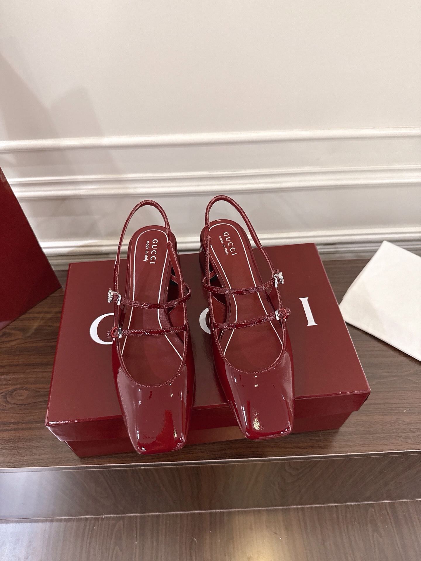 Gucci Women's Slingback Pumps - Patent Leather - Size 35-42 - Stylish Heel 1 i1752082117372 8547 0 0