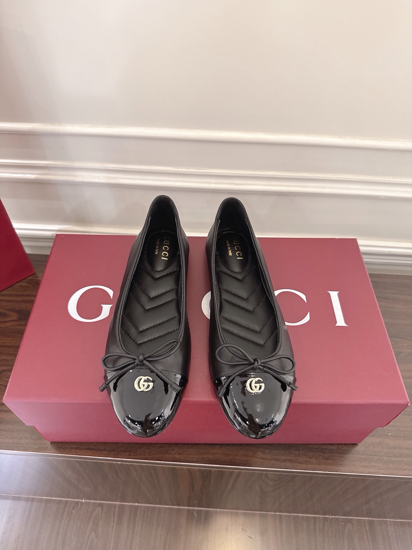 Gucci Women's Black Leather Ballerina Flats with Bow Detail - Size 35-42 1 i1752396343286 8760 0 0