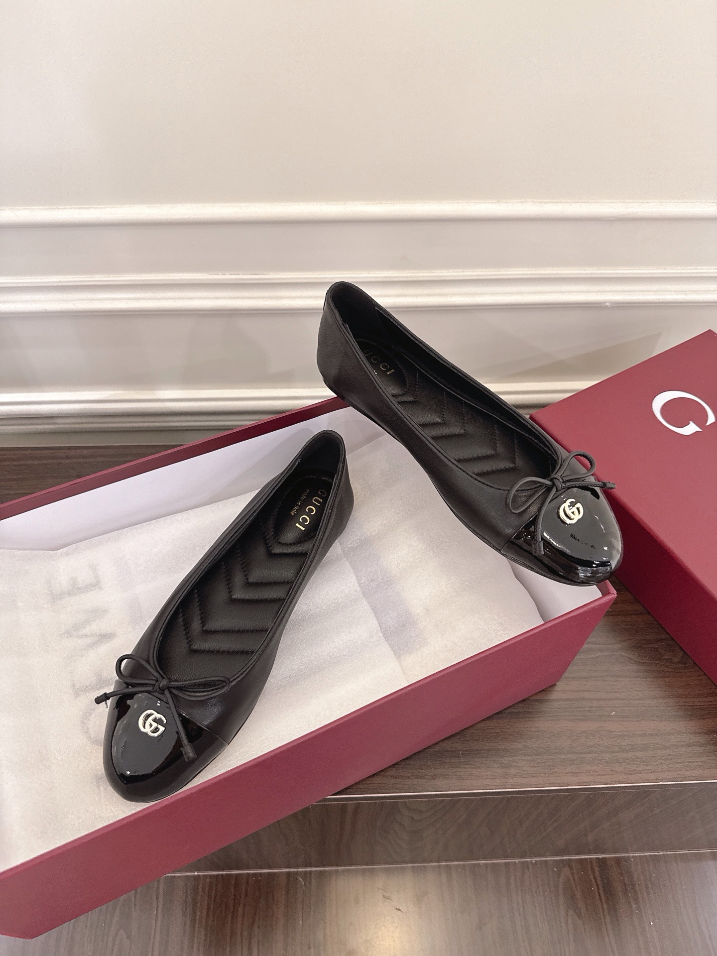 Gucci Women's Black Leather Ballerina Flats with Bow Detail - Size 35-42 6 i1752396343342 837 0 4