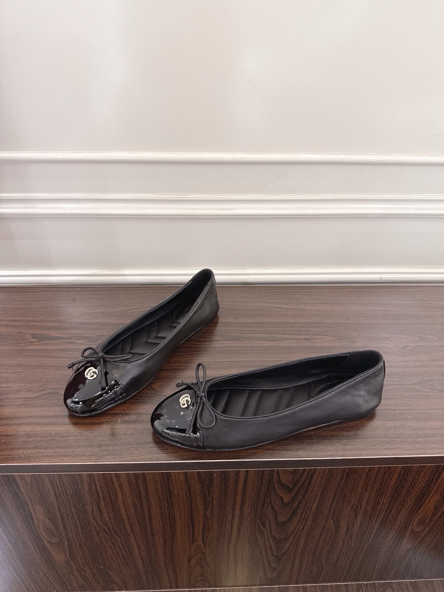 Gucci Women's Black Leather Ballerina Flats with Bow Detail - Size 35-42 4 i1752396343346 8315 0 3