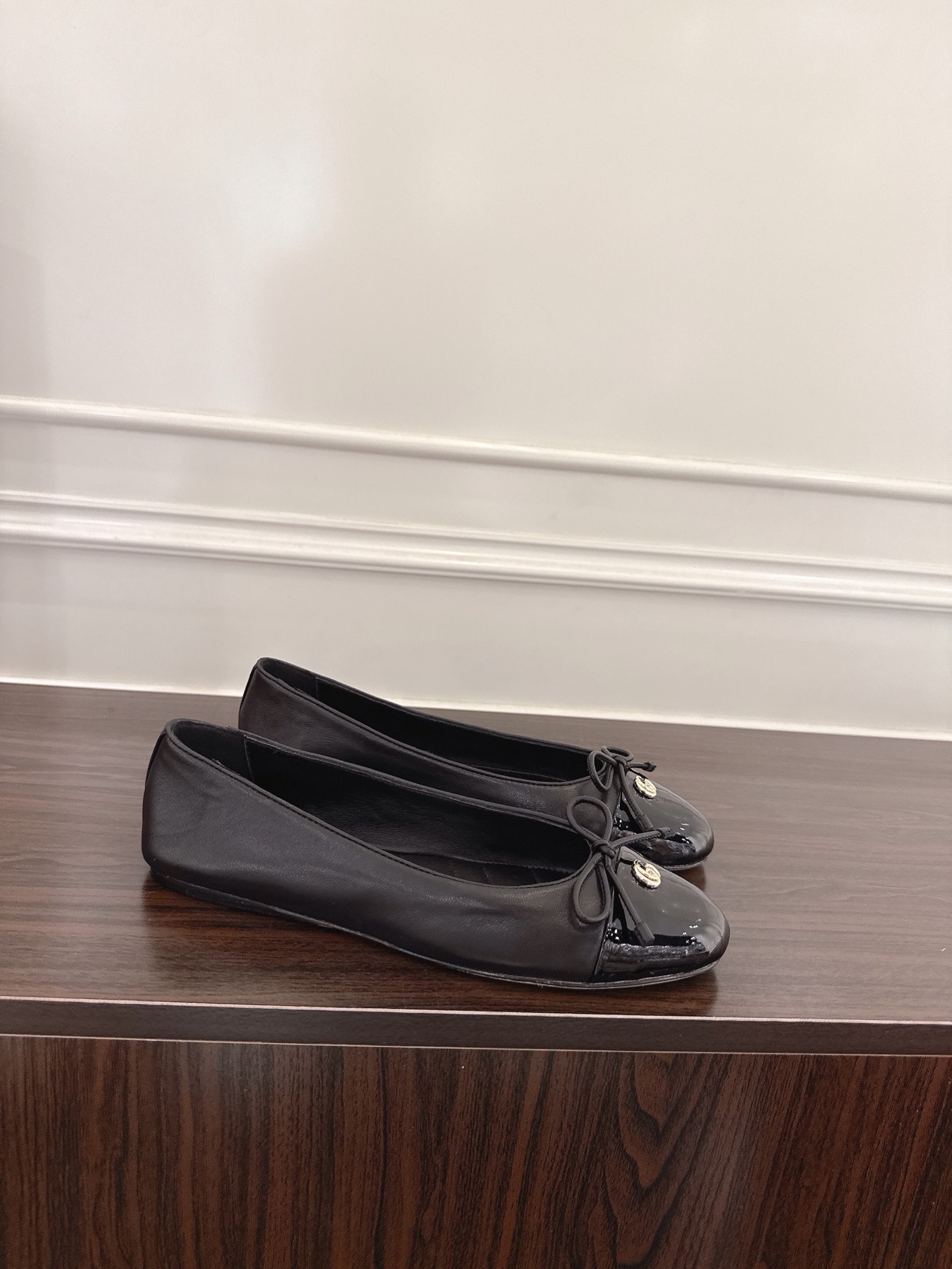 Gucci Women's Black Leather Ballerina Flats with Bow Detail - Size 35-42 2 i1752396348290 2880 0 1