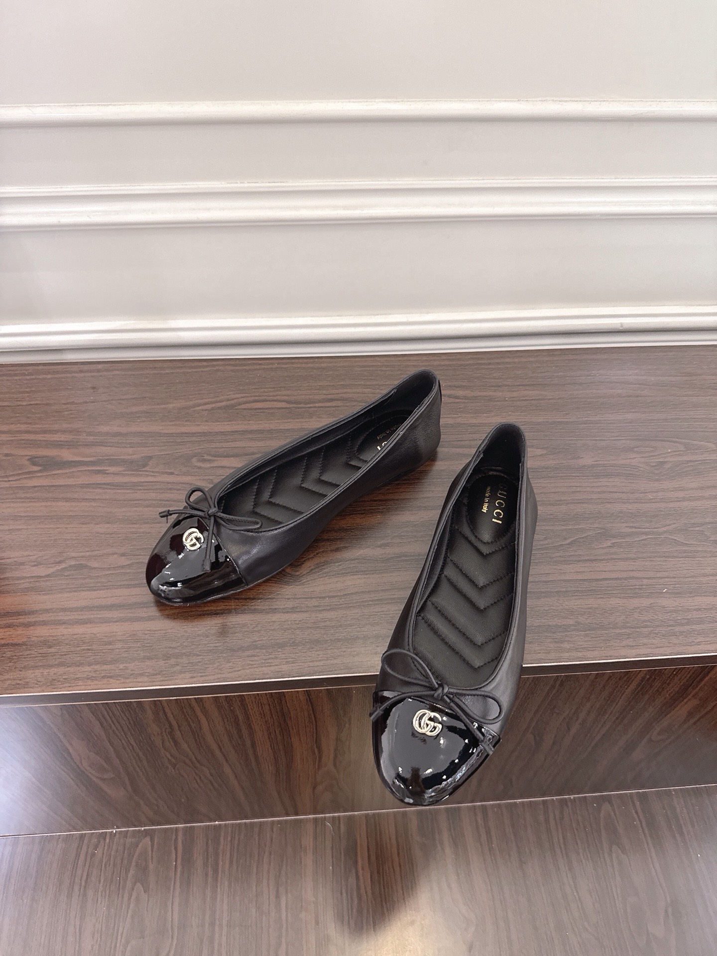 Gucci Women's Black Leather Ballerina Flats with Bow Detail - Size 35-42 5 i1752396348294 9777 0 8