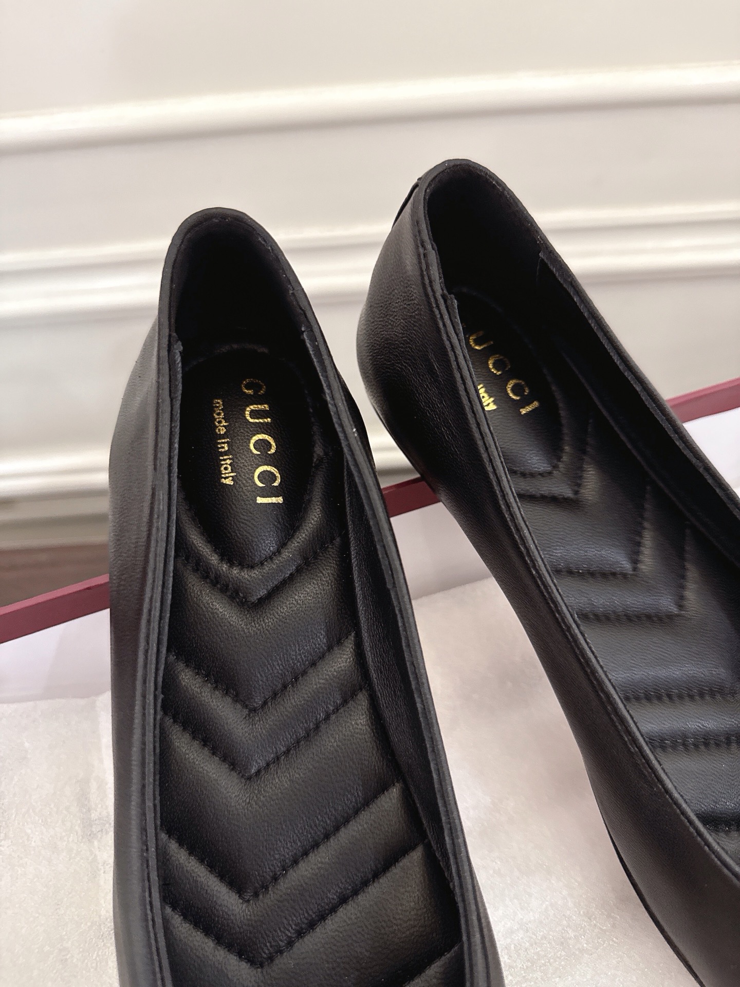 Gucci Women's Black Leather Ballerina Flats with Bow Detail - Size 35-42 7 i1752396348631 1891 0 5