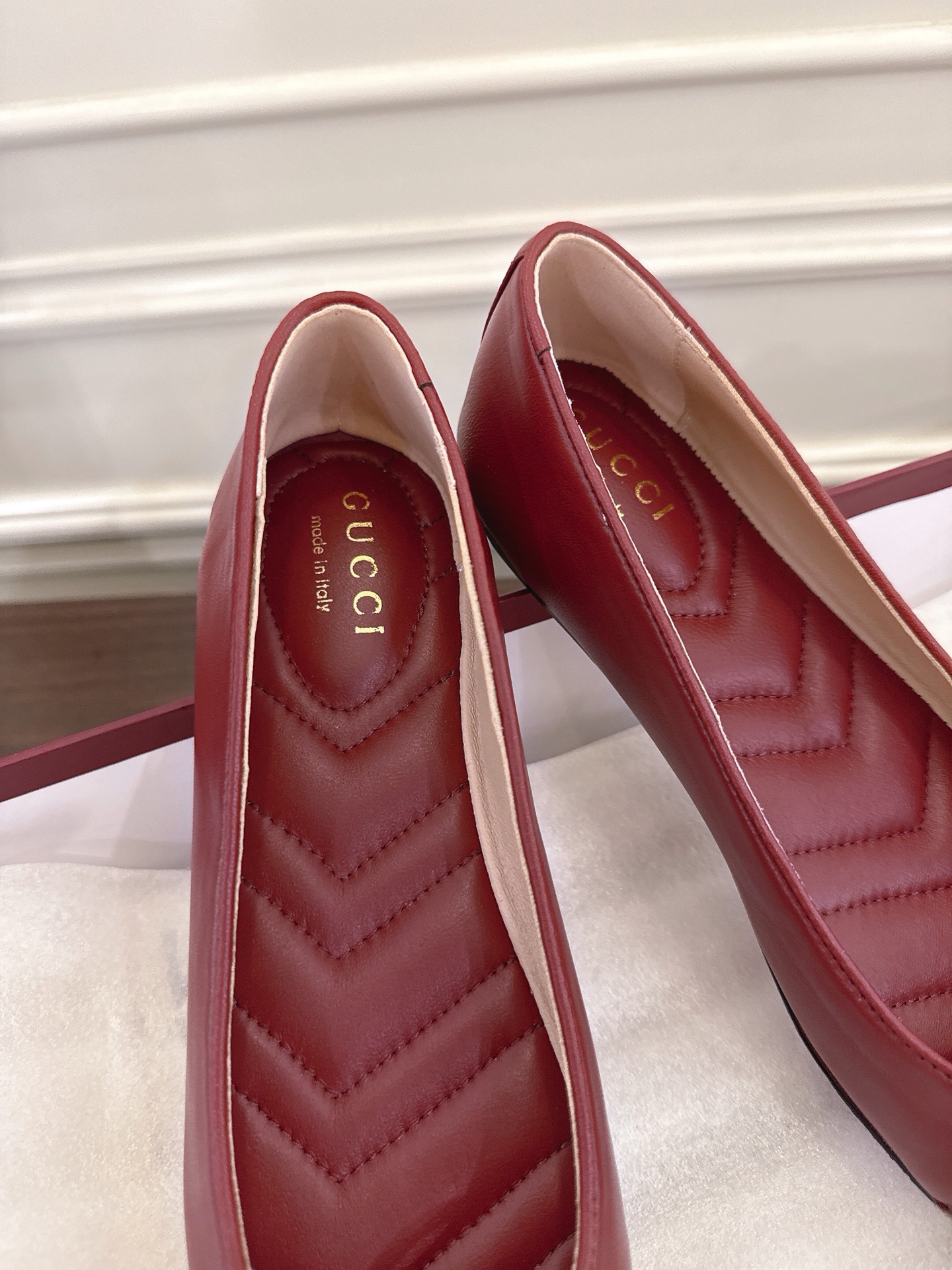 Gucci Women's Red Patent Leather Ballerina Flats with Bow Detail - Sizes 35-42 7 i1752396416791 8382 0 6