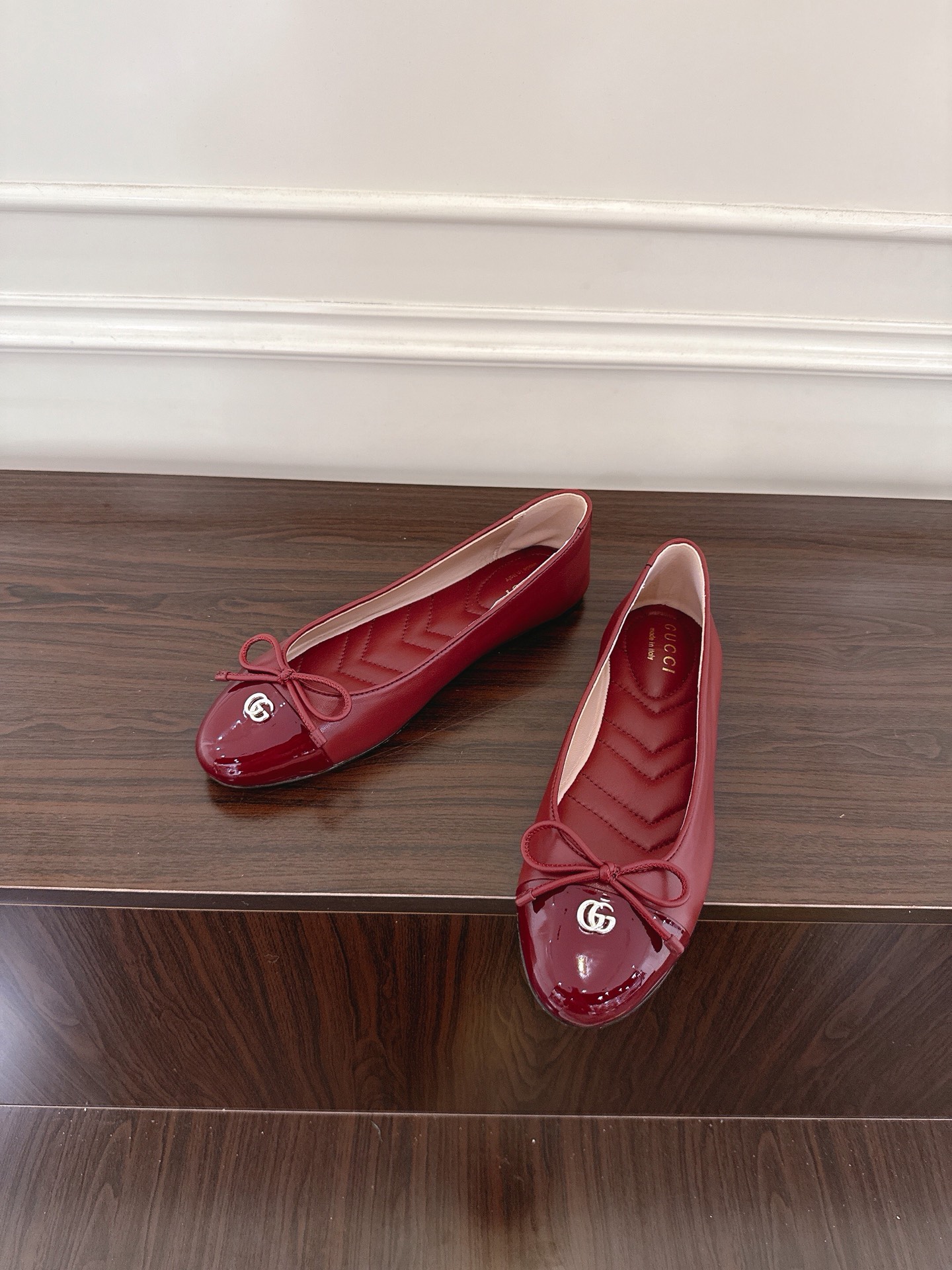 Gucci Women's Red Patent Leather Ballerina Flats with Bow Detail - Sizes 35-42 4 i1752396416809 4815 0 3