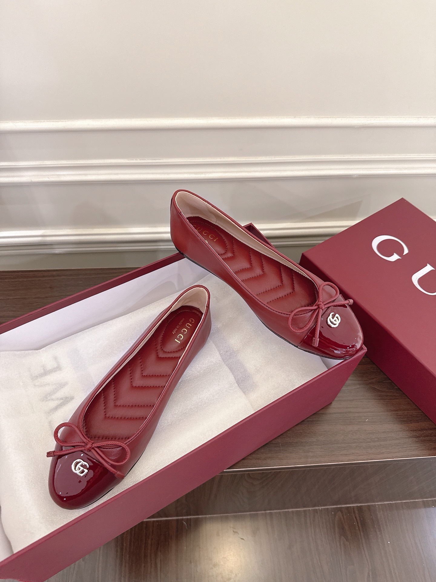 Gucci Women's Red Patent Leather Ballerina Flats with Bow Detail - Sizes 35-42 6 i1752396416829 3836 0 5