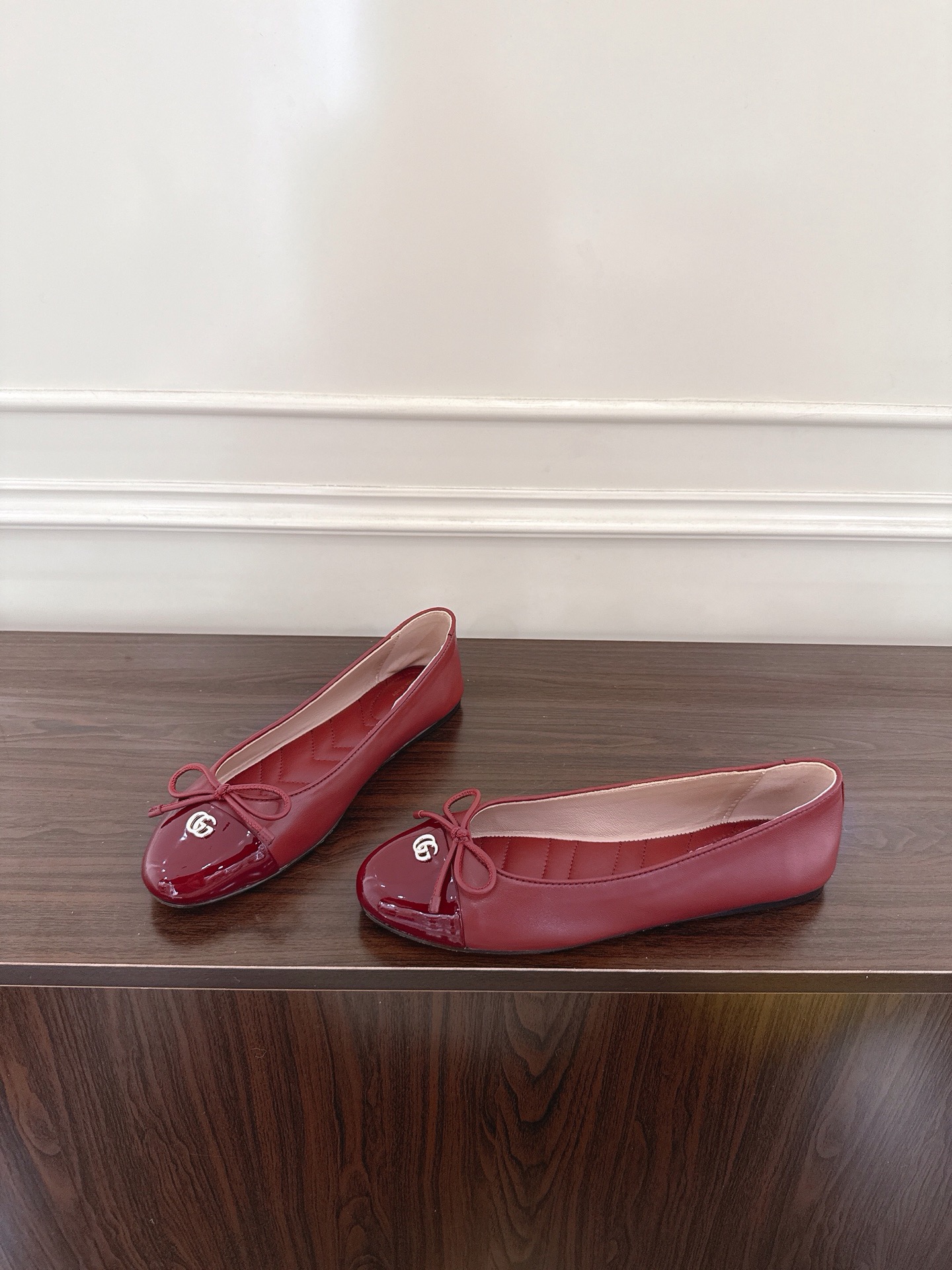 Gucci Women's Red Patent Leather Ballerina Flats with Bow Detail - Sizes 35-42 3 i1752396421704 3537 0 2