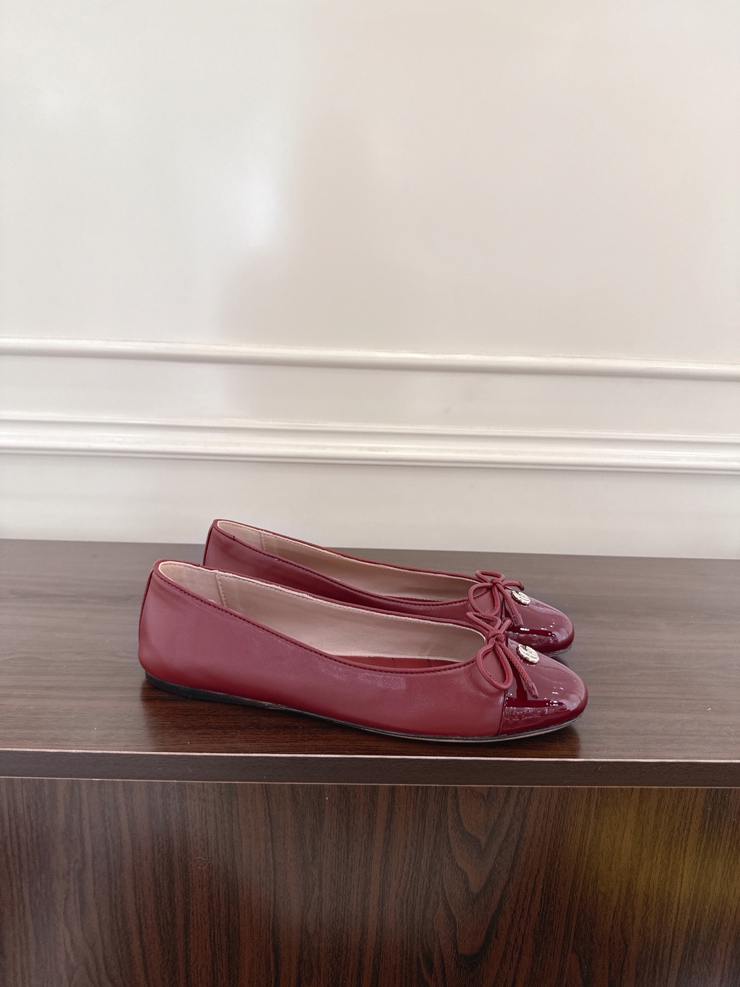 Gucci Women's Red Patent Leather Ballerina Flats with Bow Detail - Sizes 35-42 2 i1752396421762 366 0 1