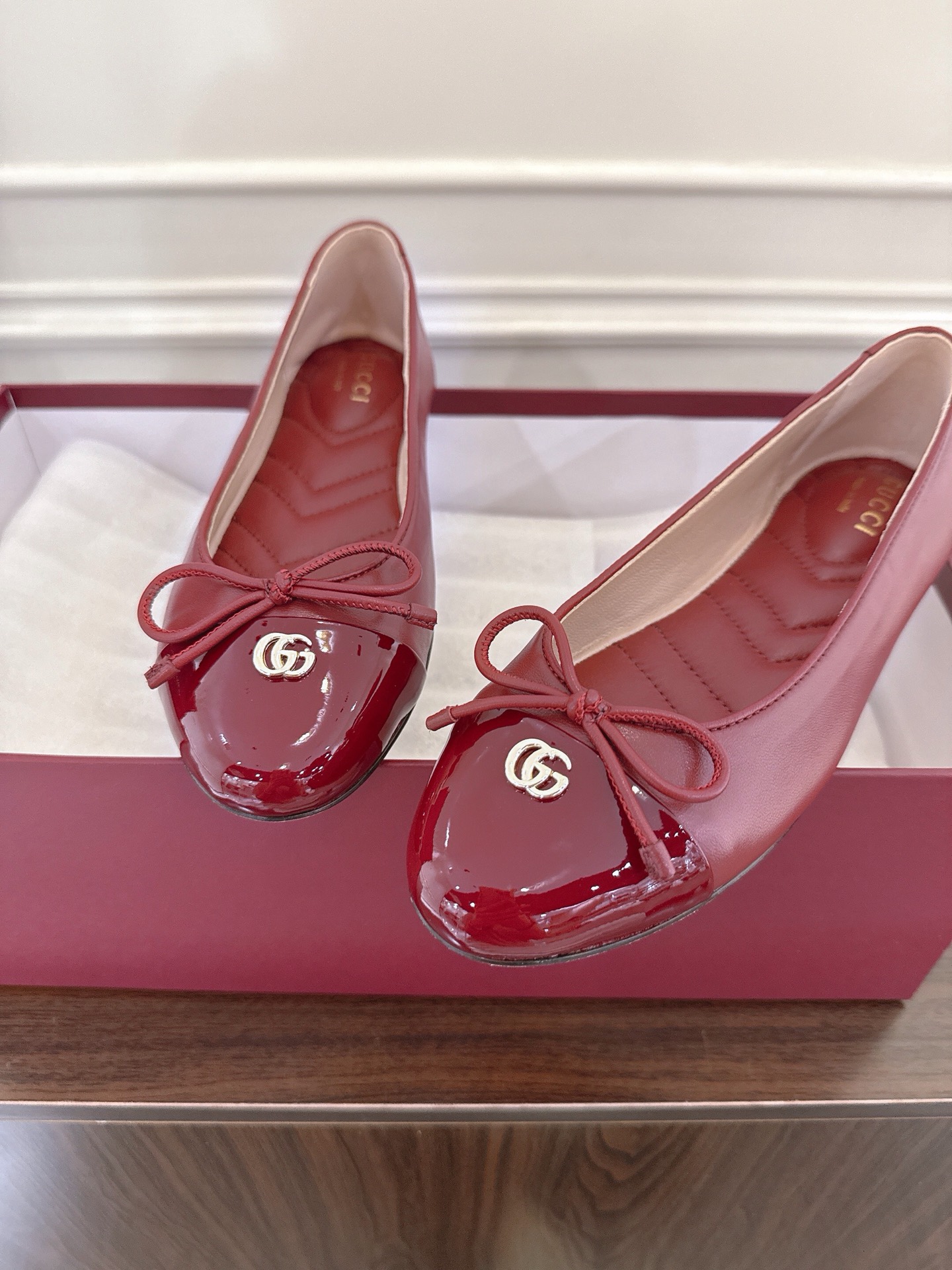 Gucci Women's Red Patent Leather Ballerina Flats with Bow Detail - Sizes 35-42 8 i1752396421793 8180 0 7