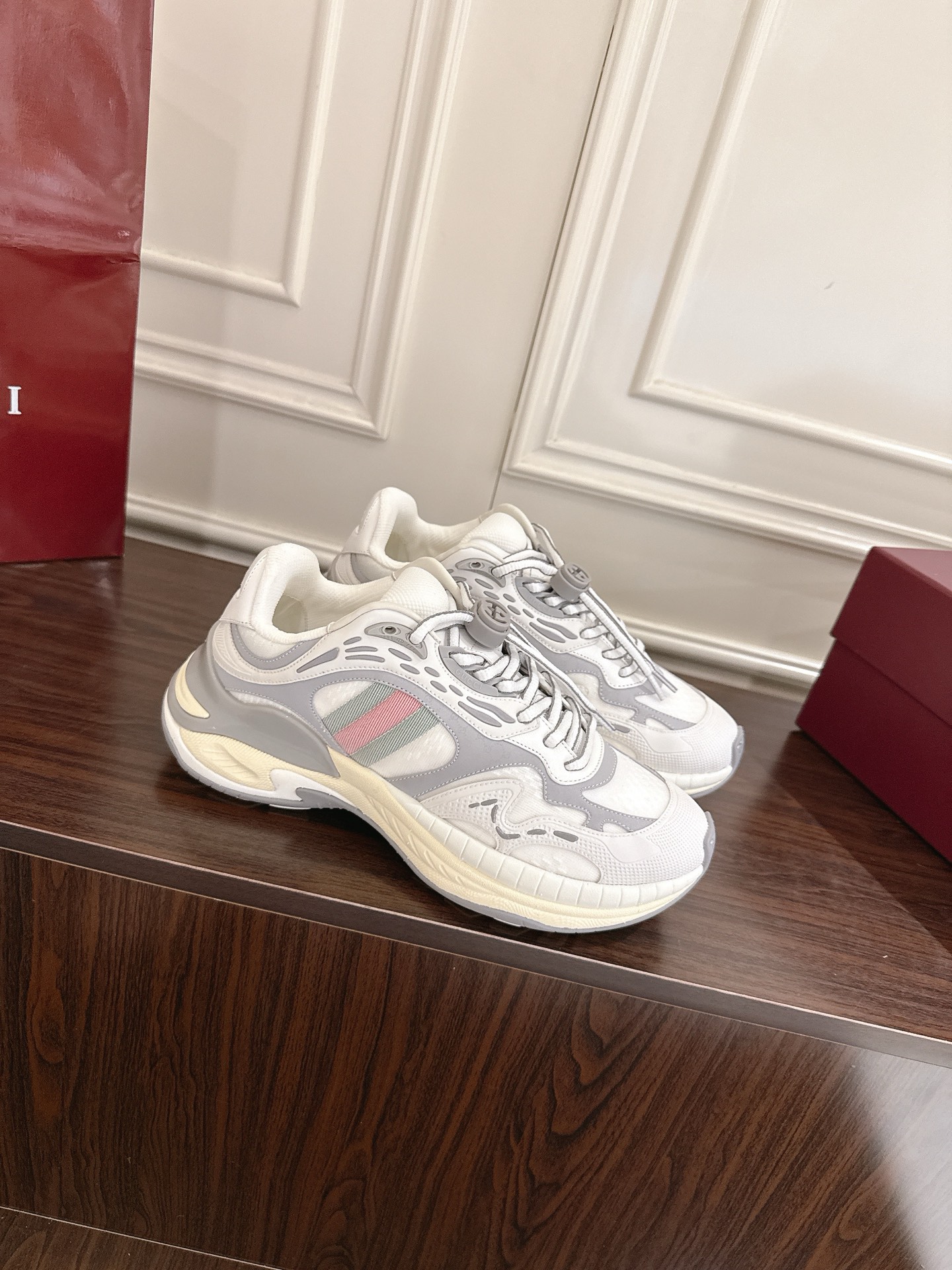 Gucci 2.0 スニーカー カップル用 休暇に最適なレトロデザイン