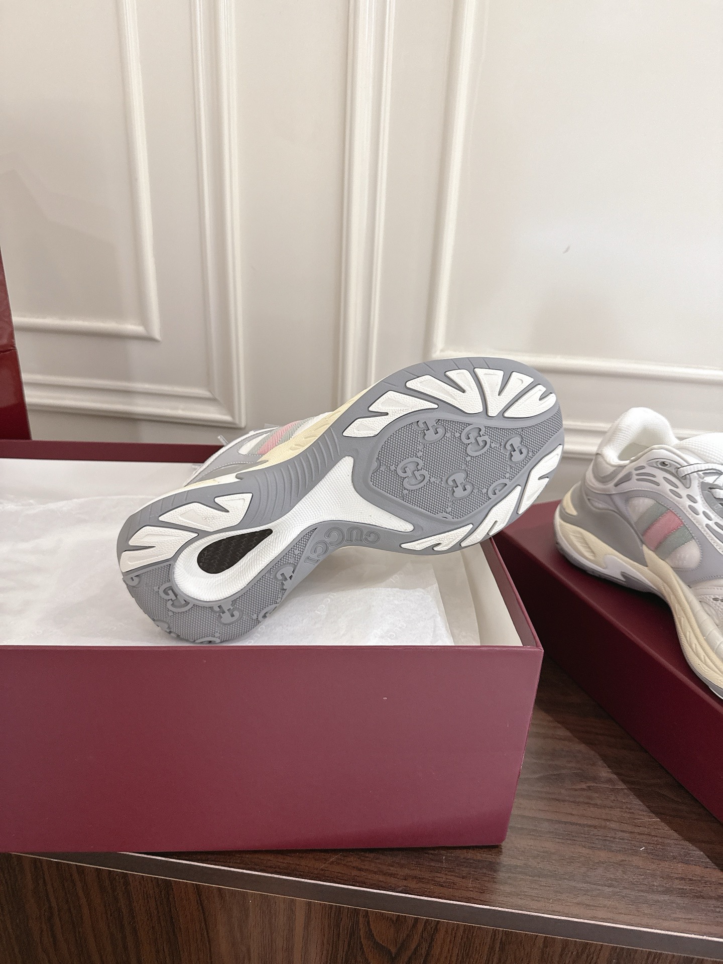 Gucci 2.0 スニーカー カップル用 休暇に最適なレトロデザイン