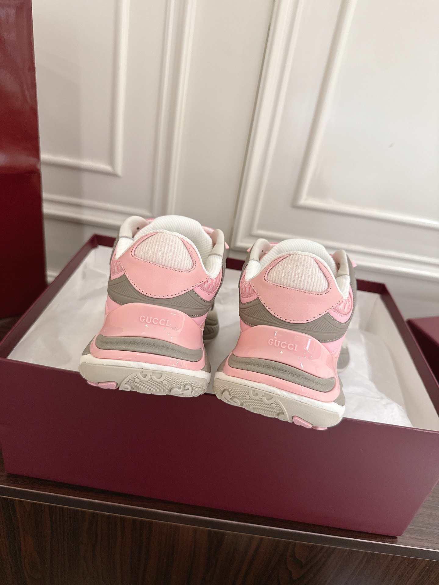 Gucci 女款670 スポーツシューズ トップクラス