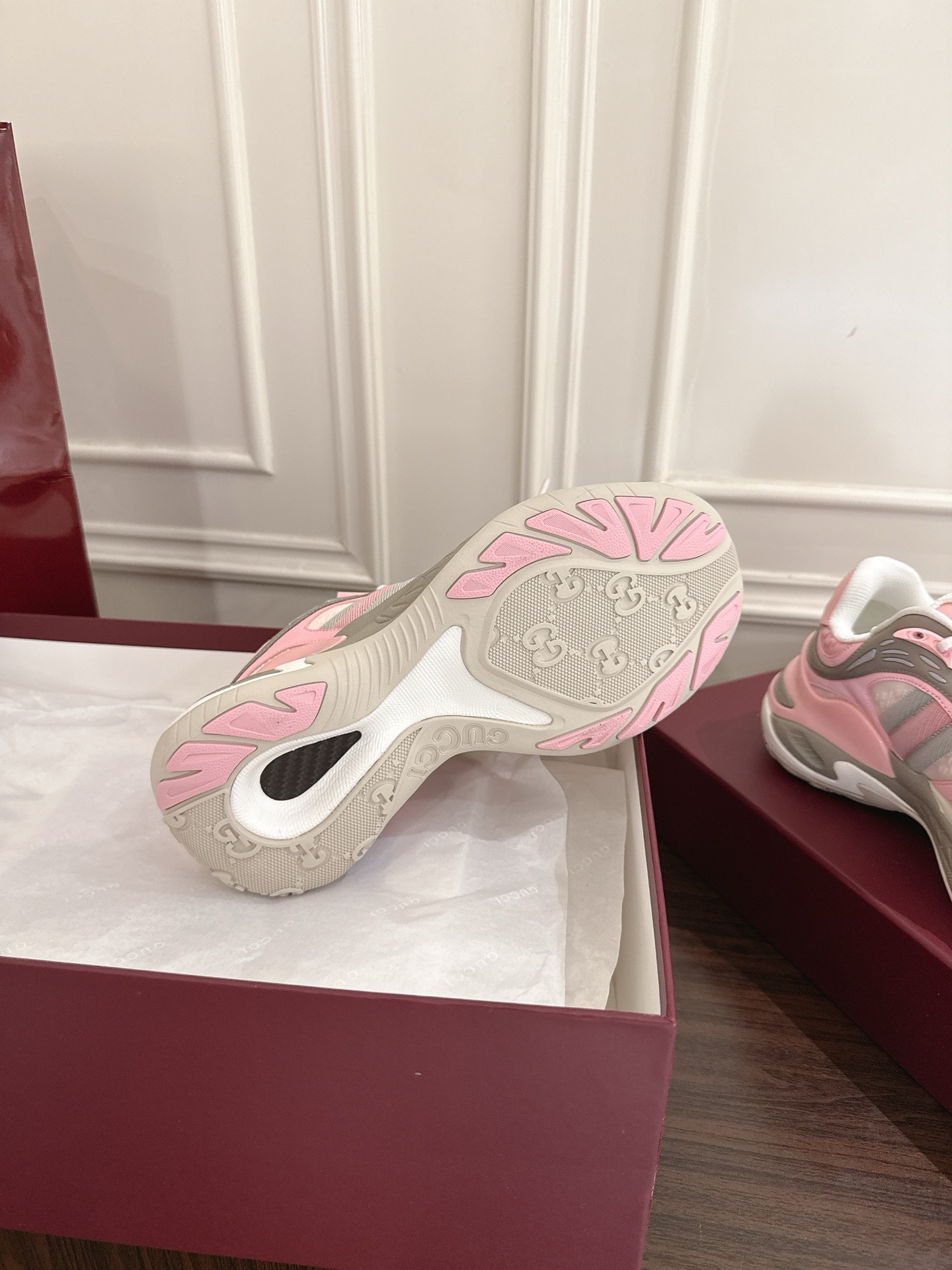 Gucci 女款670 スポーツシューズ トップクラス