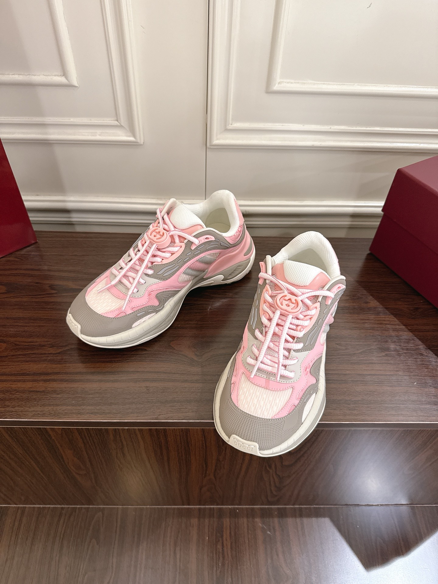 Gucci 女款670 スポーツシューズ トップクラス