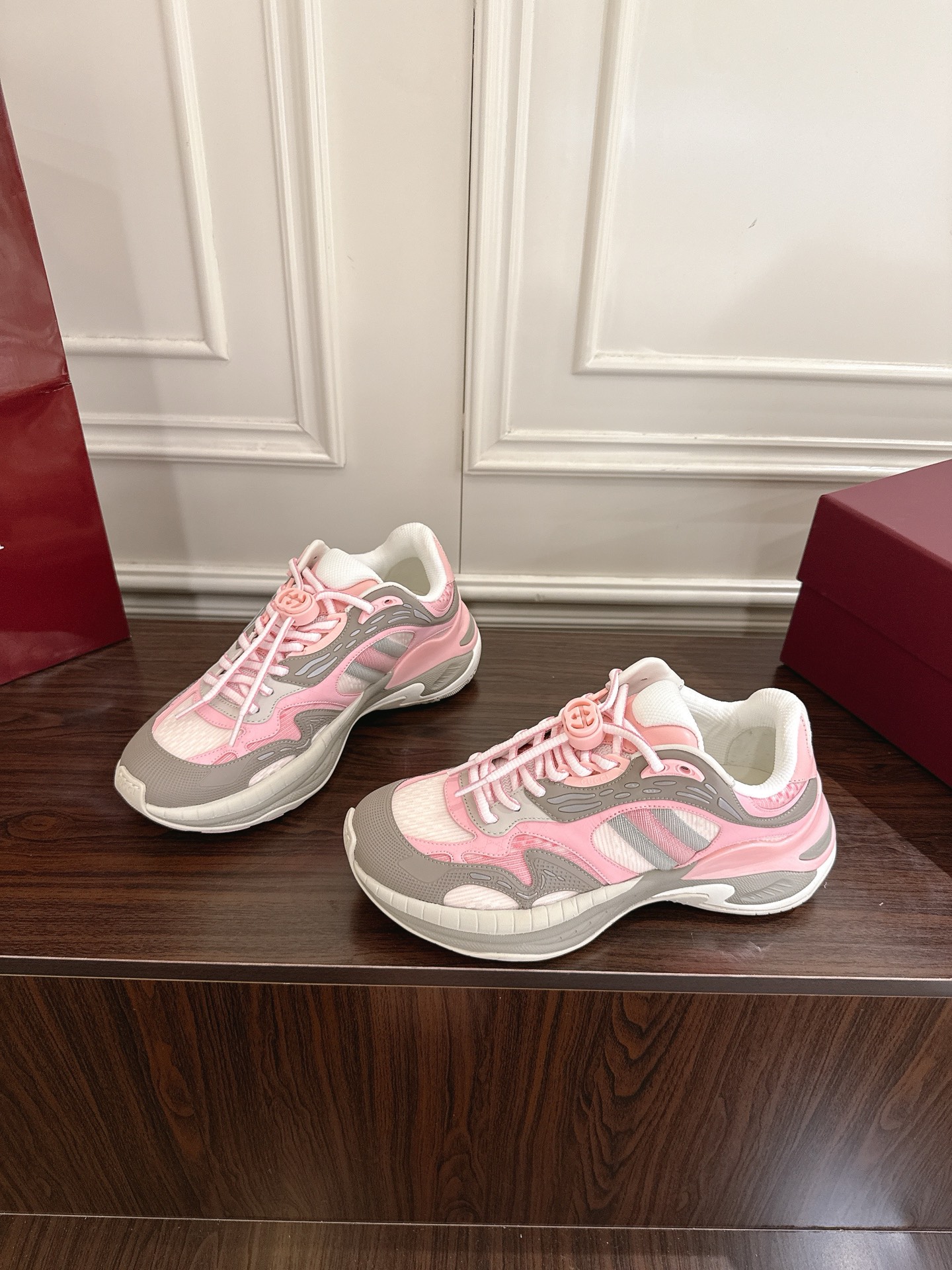 Gucci 女款670 スポーツシューズ トップクラス