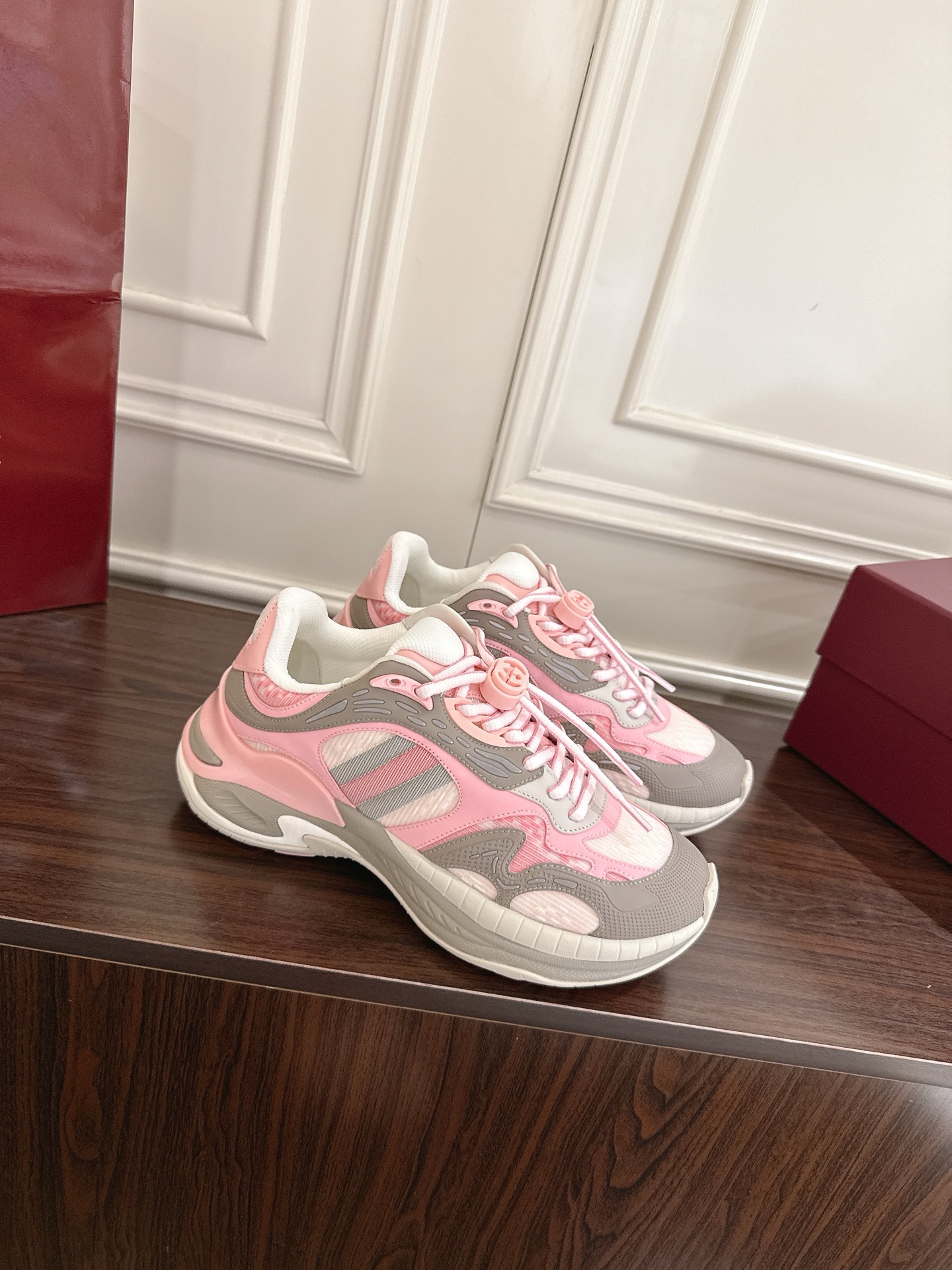 Gucci 女款670 スポーツシューズ トップクラス