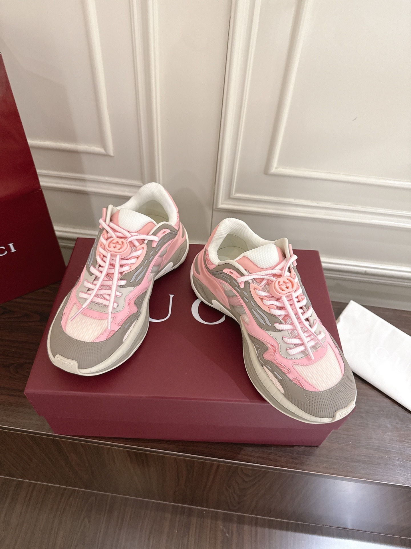 Gucci 女款670 スポーツシューズ トップクラス