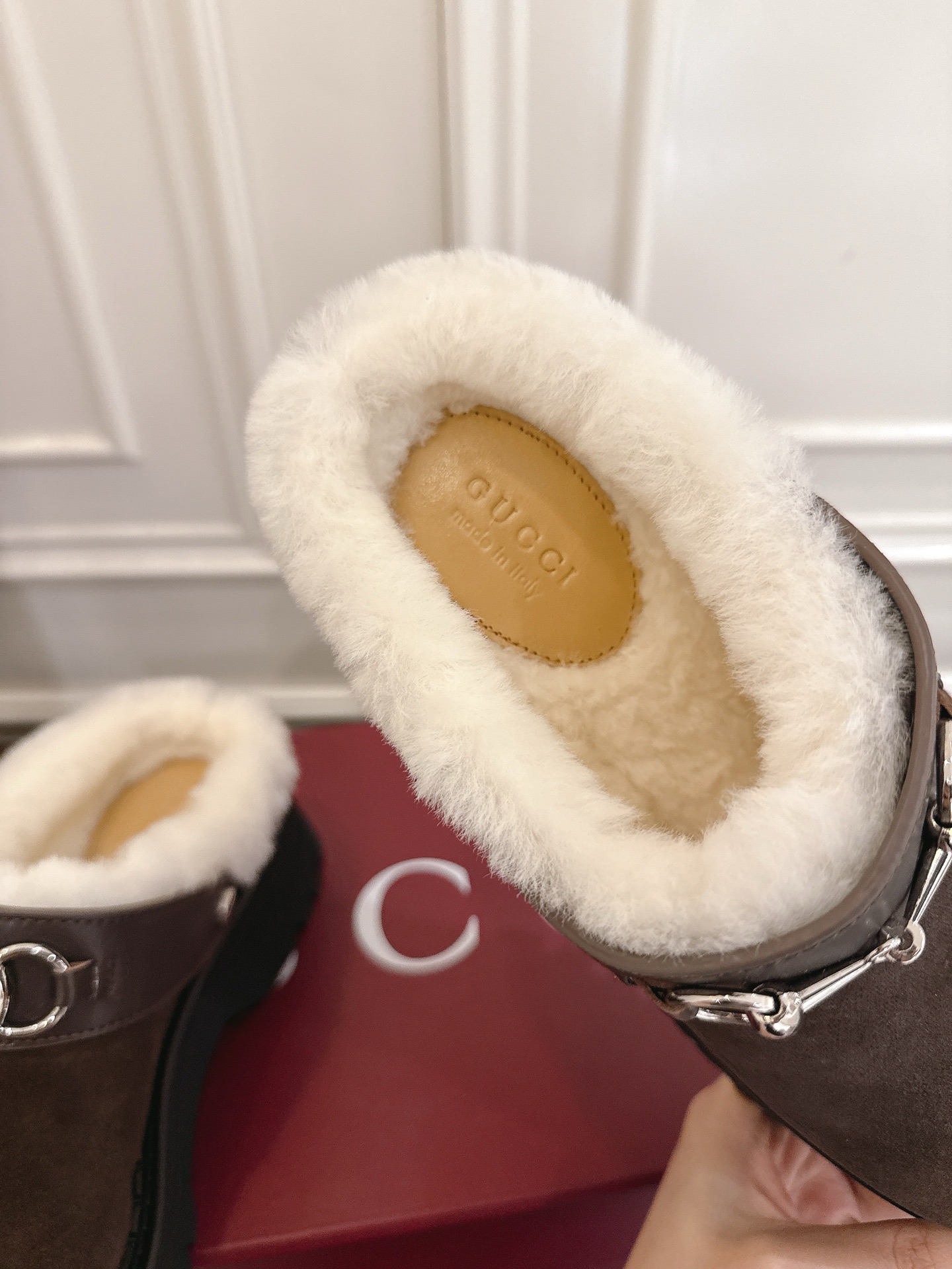 Gucci マ衔扣羊毛穆勒シューズ - モダンなデザインと伝統の融合