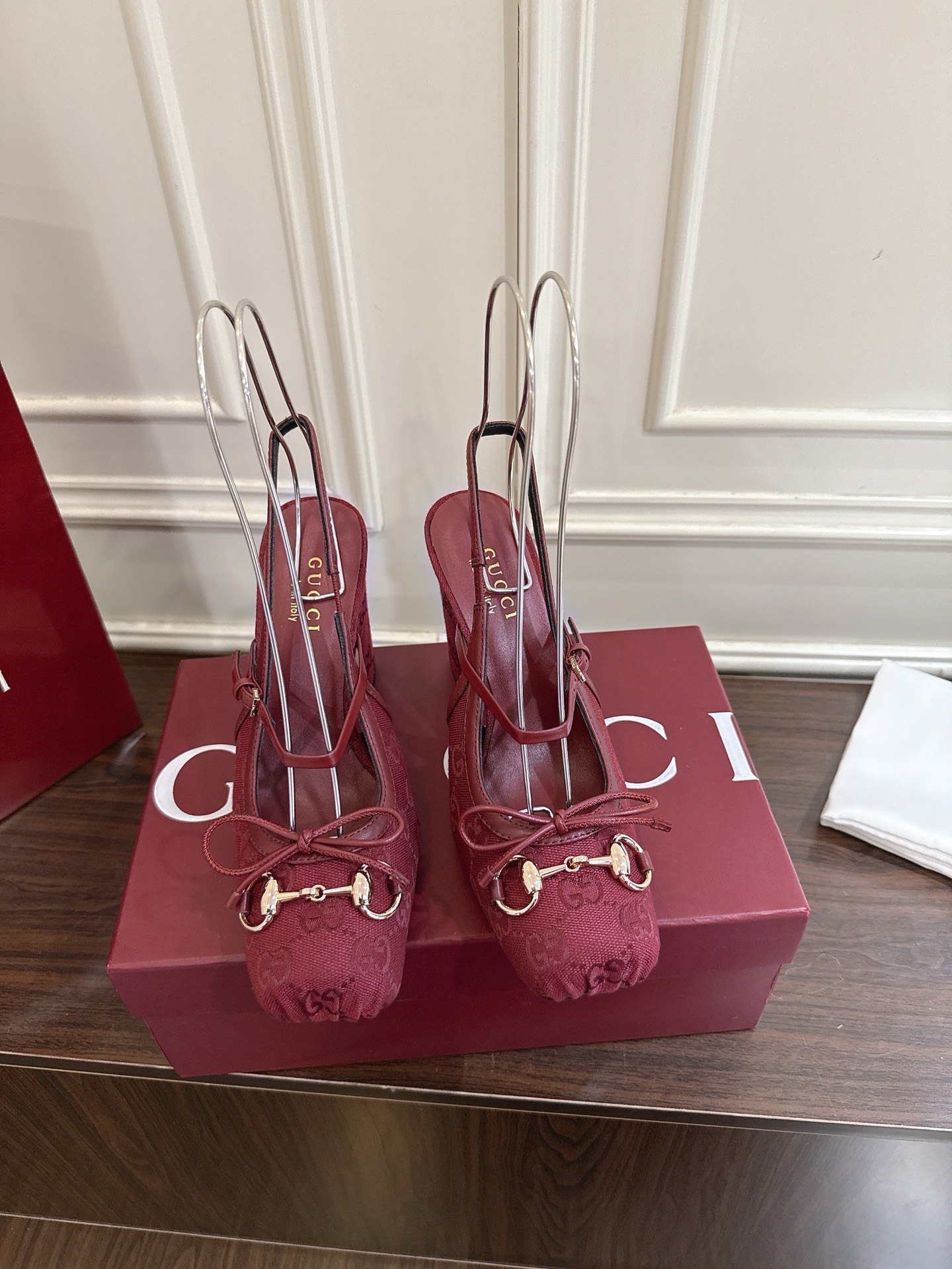 Gucci Horsebit系列女士后系带浅口鞋