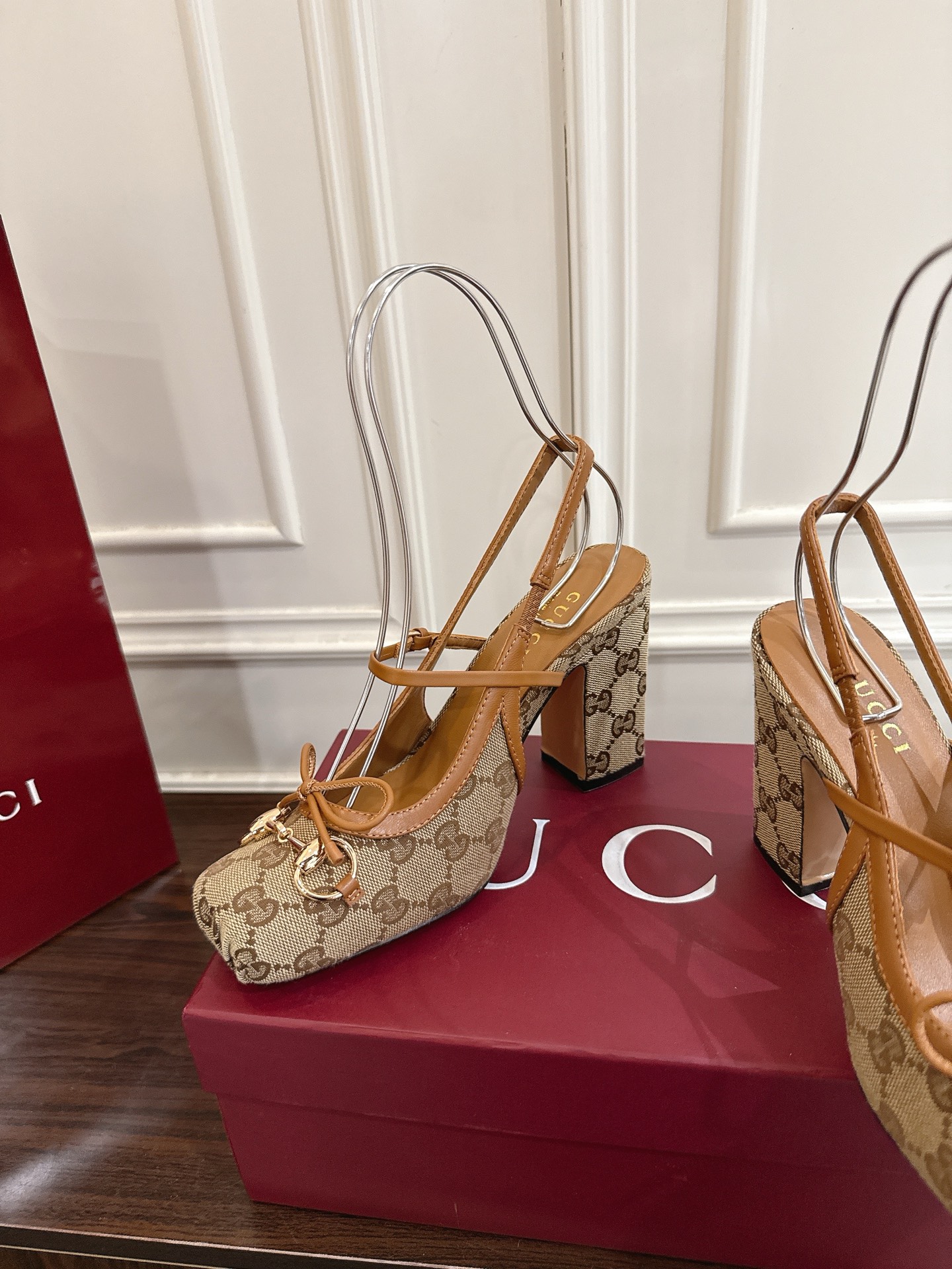 Gucci Horsebit系列女士后系带浅口鞋