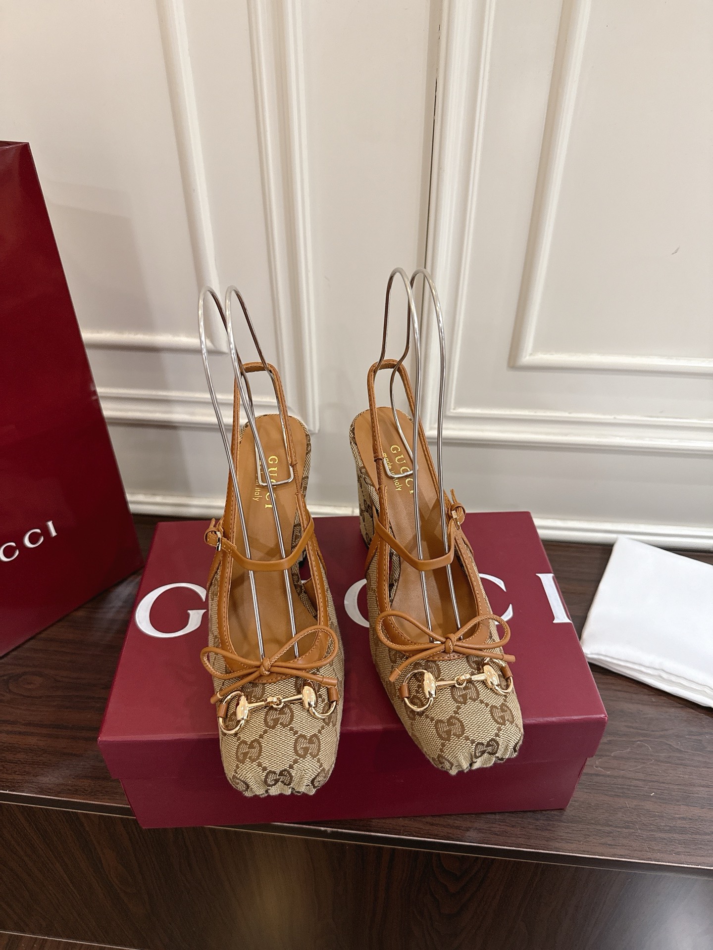 Gucci Horsebit系列女士后系带浅口鞋