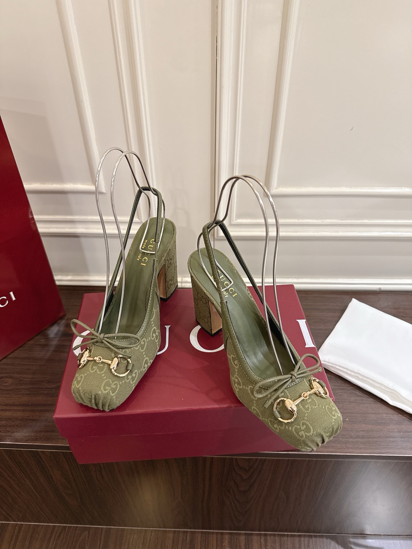Gucci Horsebit系列女士后系带浅口鞋