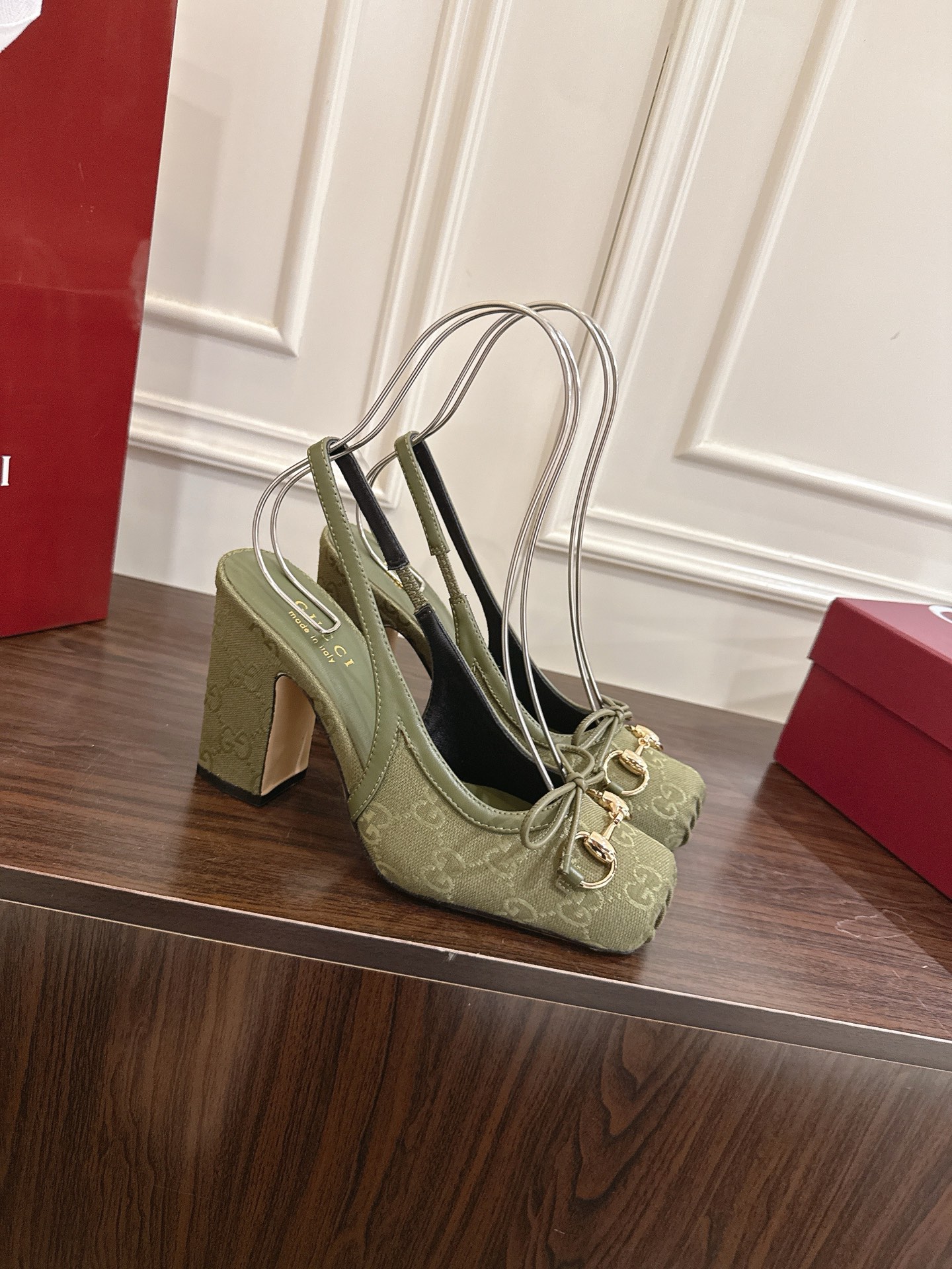 Gucci Horsebit系列女士后系带浅口鞋