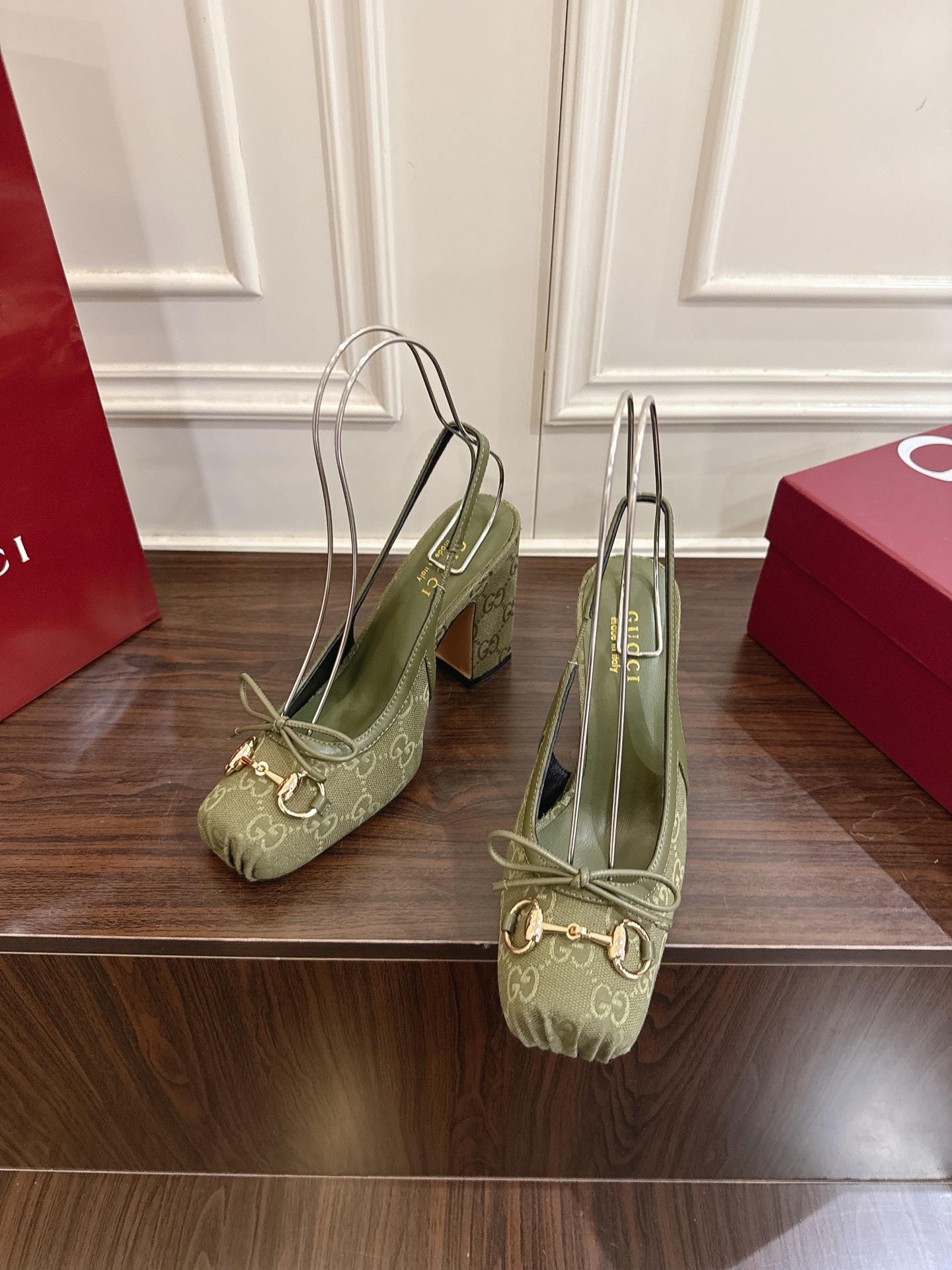 Gucci Horsebit系列女士后系带浅口鞋