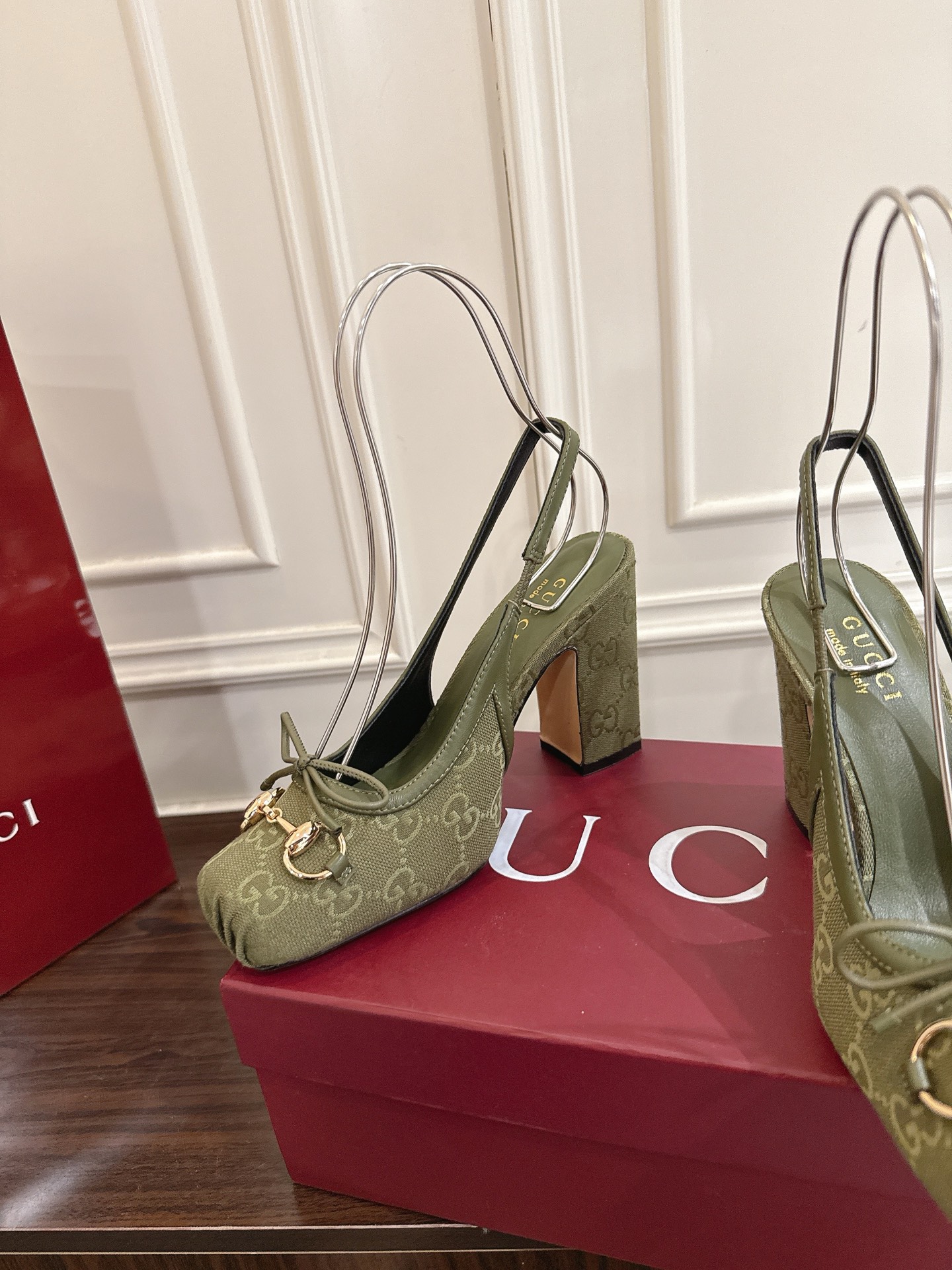 Gucci Horsebit系列女士后系带浅口鞋