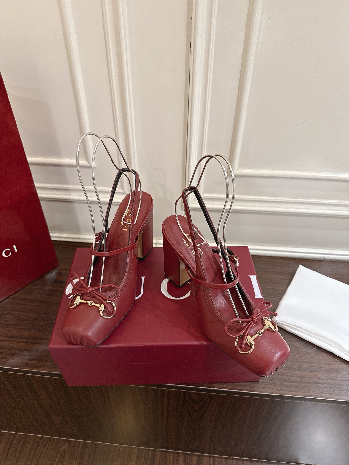 Gucci Horsebit系列女士后系带浅口鞋