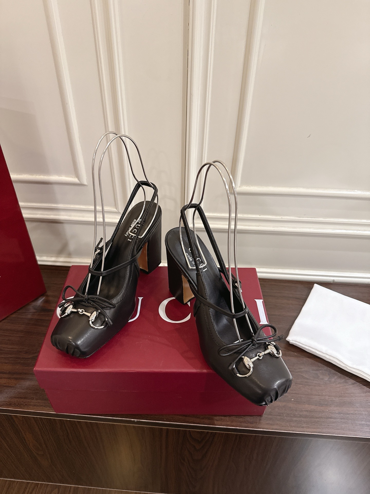 Gucci Horsebit系列女士后系带浅口鞋