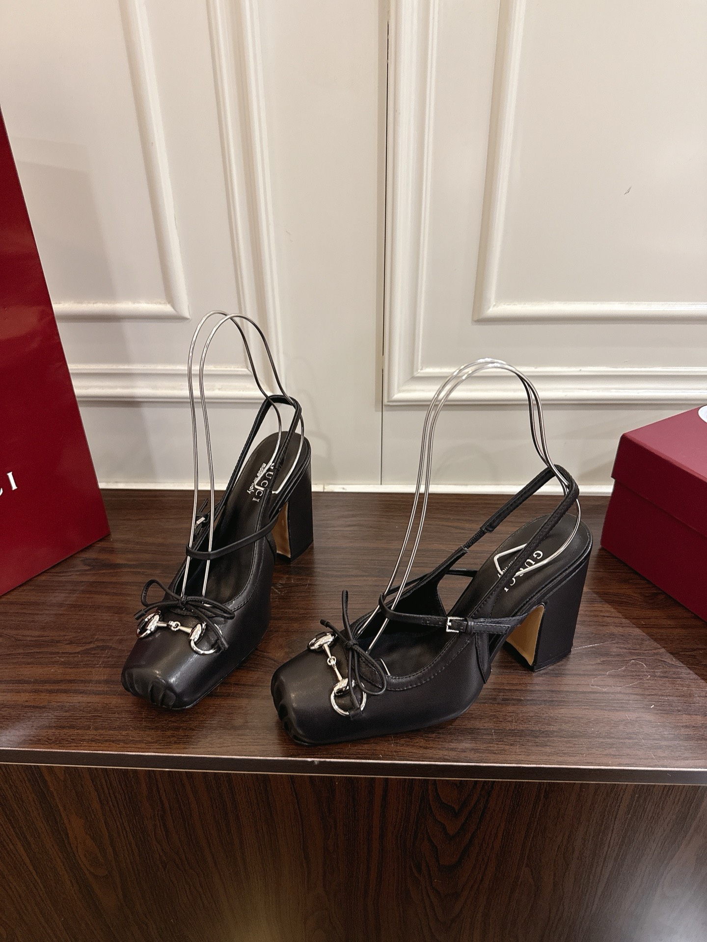 Gucci Horsebit系列女士后系带浅口鞋