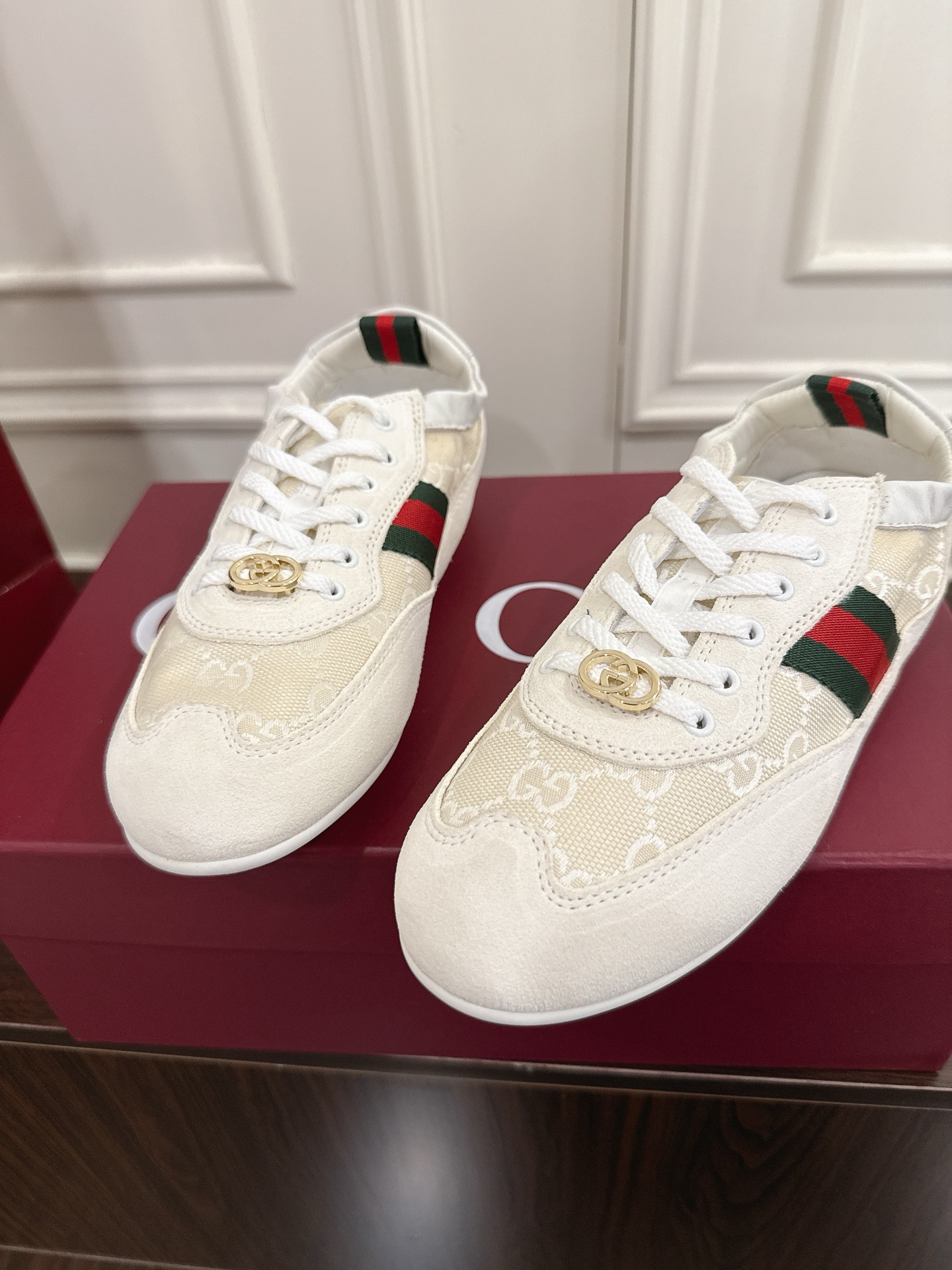 Gucci Shift系列女士运动鞋 - 軽量デザインとエレガントな動き