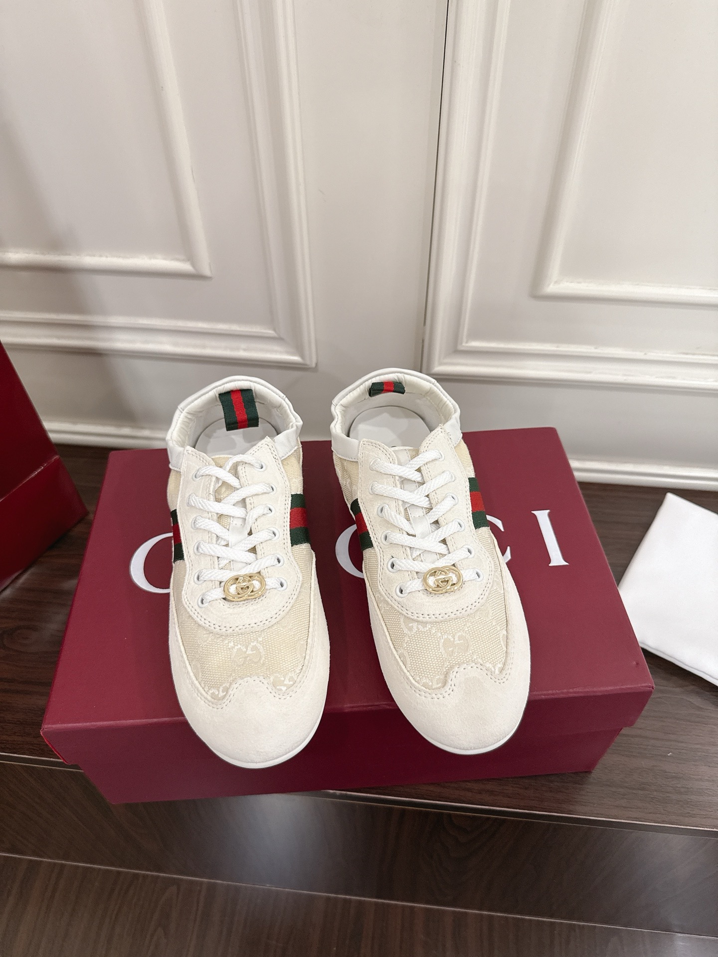 Gucci Shift系列女士运动鞋 - 軽量デザインとエレガントな動き