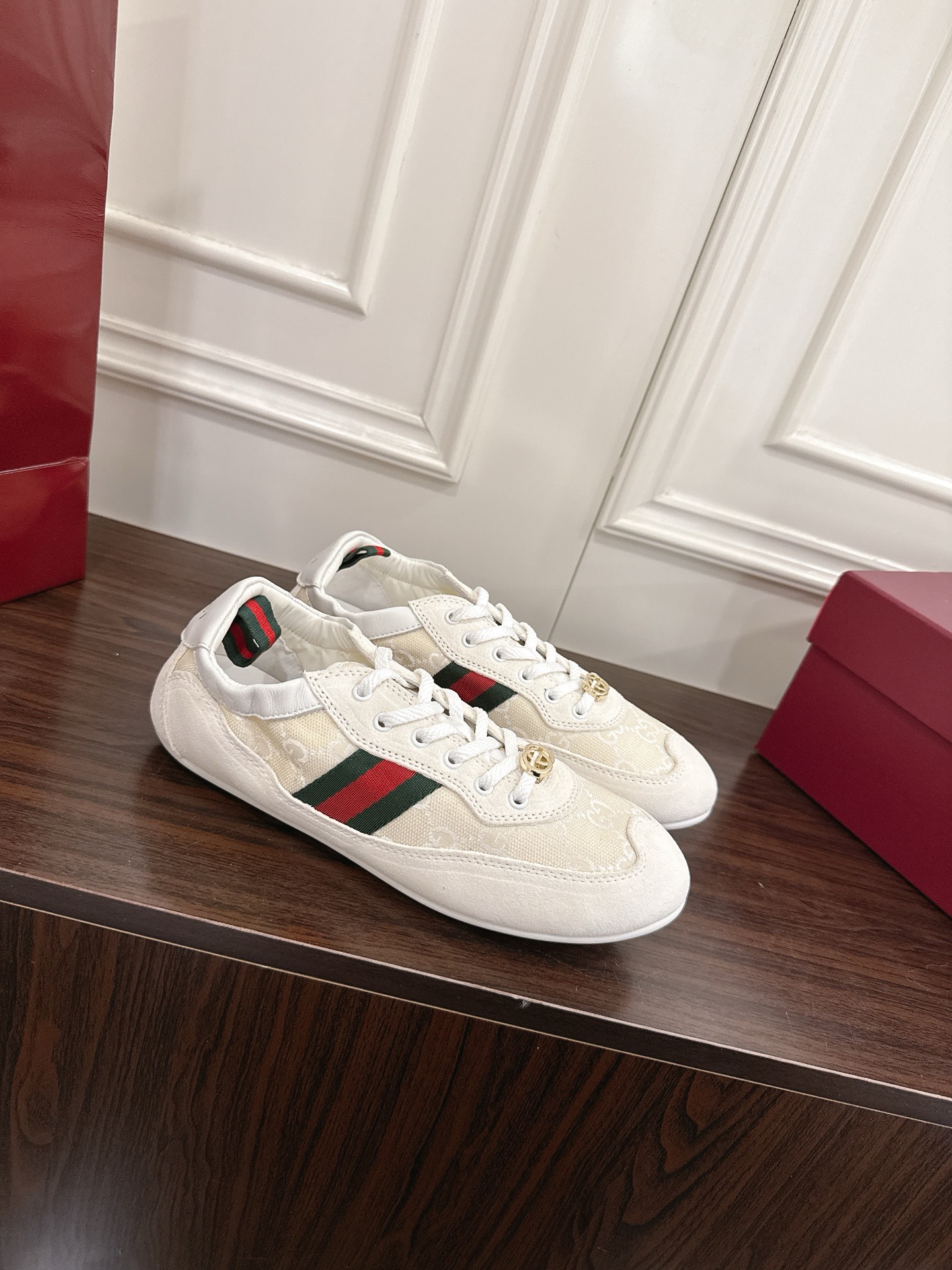 Gucci Shift系列女士运动鞋 - 軽量デザインとエレガントな動き