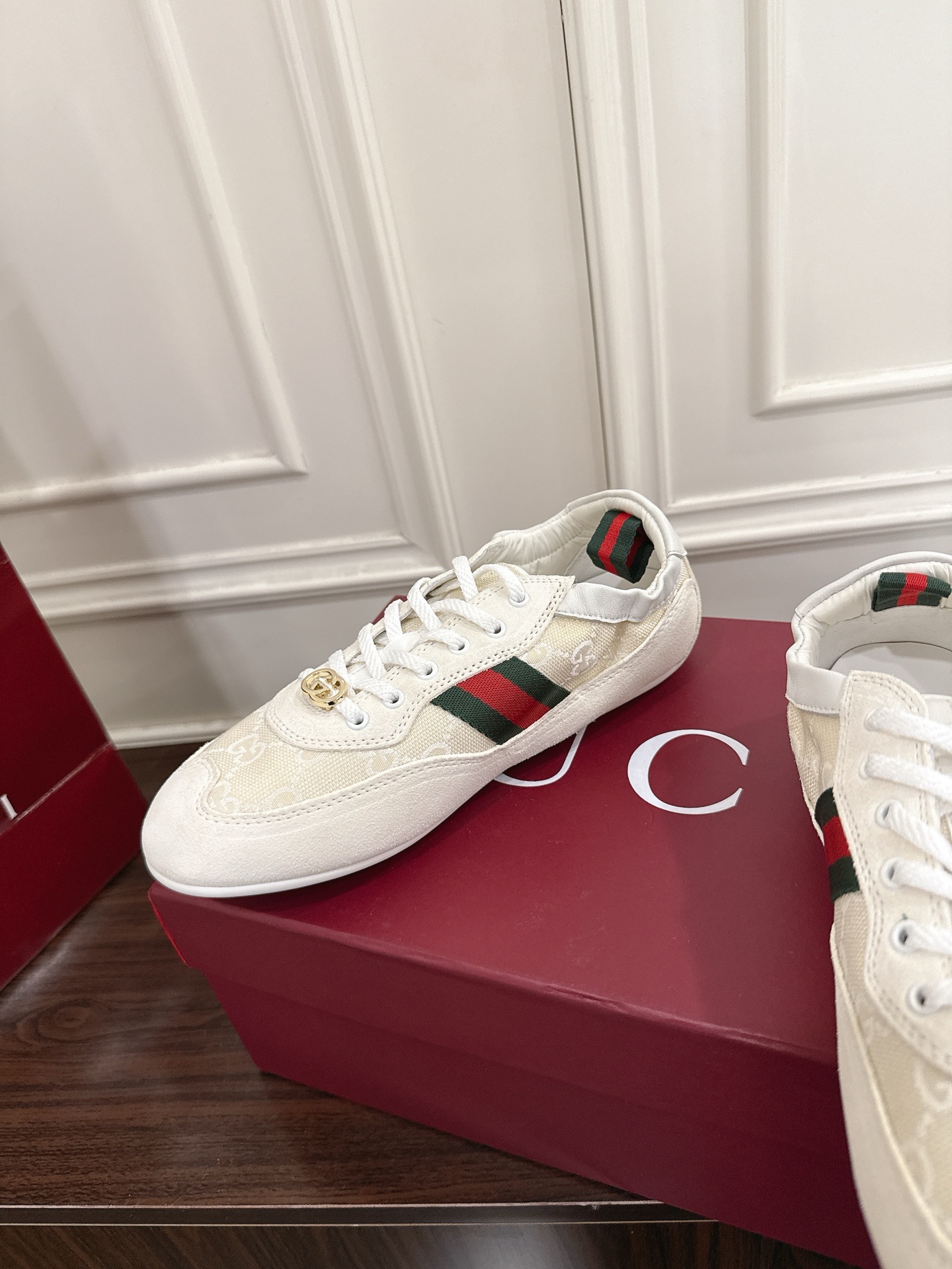 Gucci Shift系列女士运动鞋 - 軽量デザインとエレガントな動き